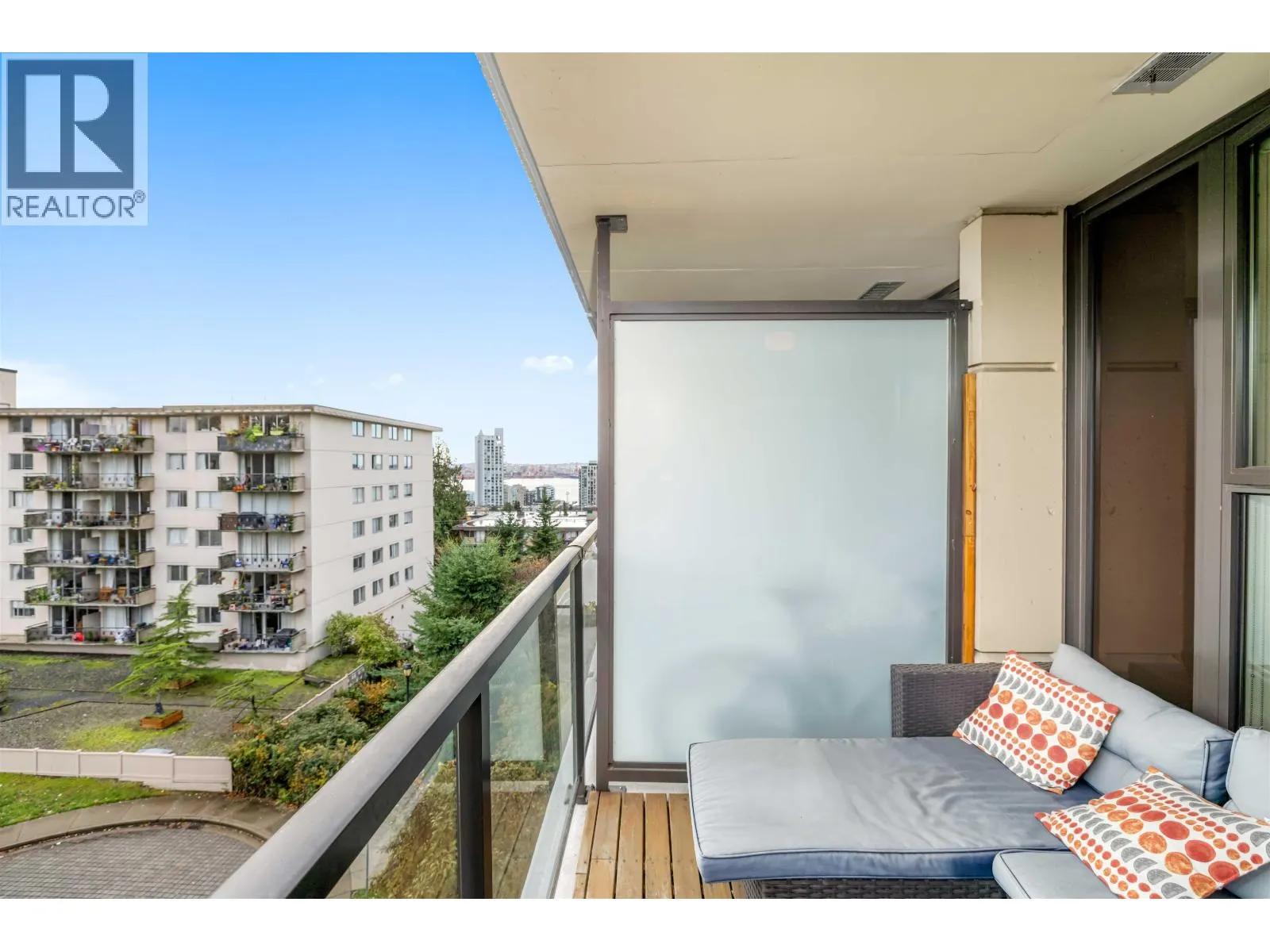 602 683 W VICTORIA PARK