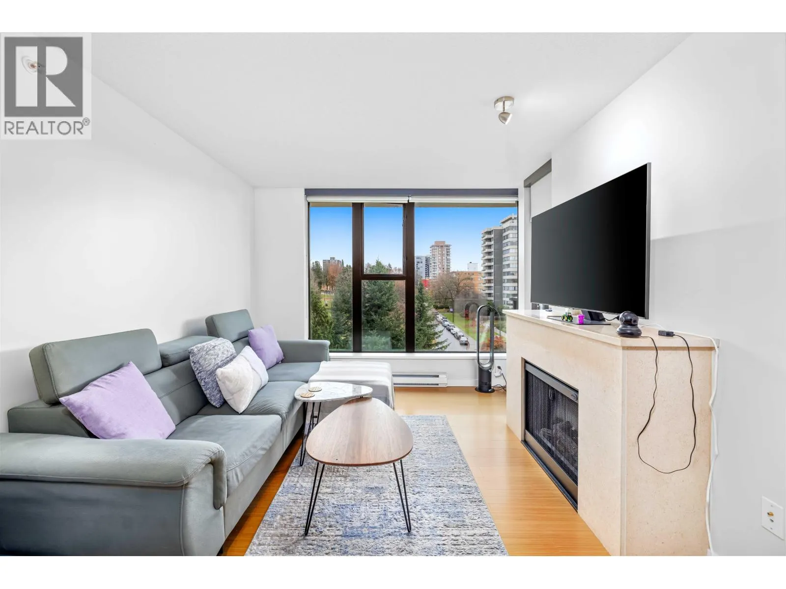 602 683 W VICTORIA PARK
