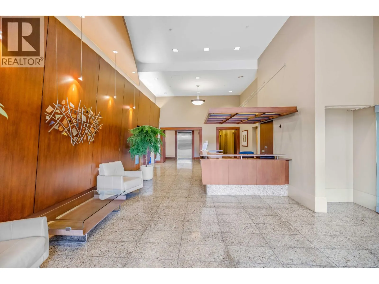 602 683 W VICTORIA PARK