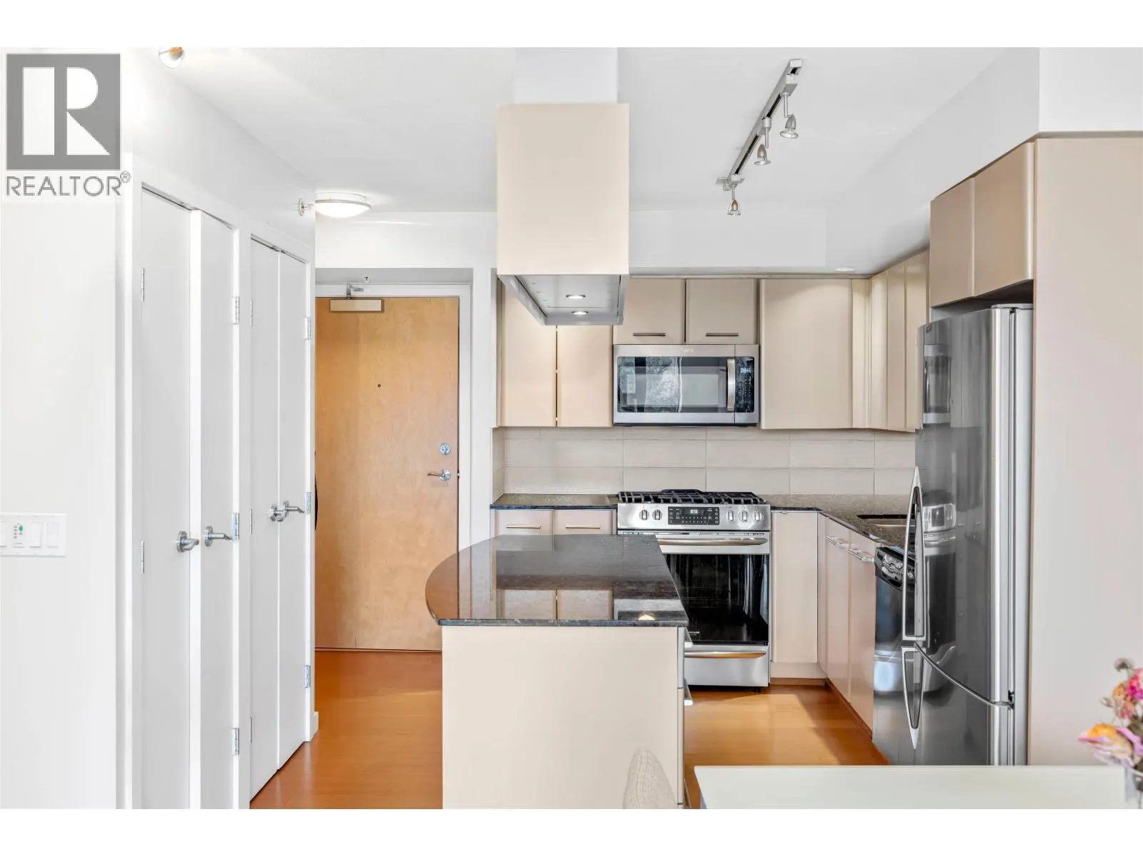 602 683 W VICTORIA PARK