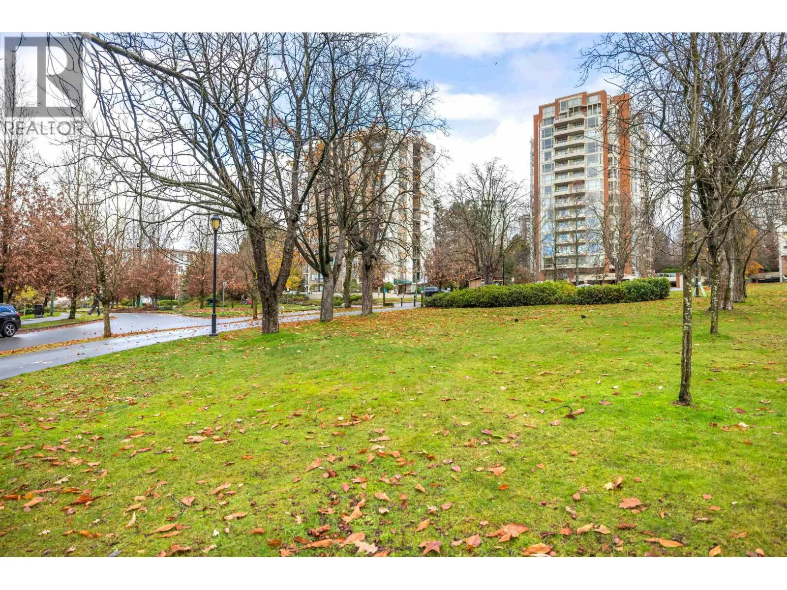 602 683 W VICTORIA PARK