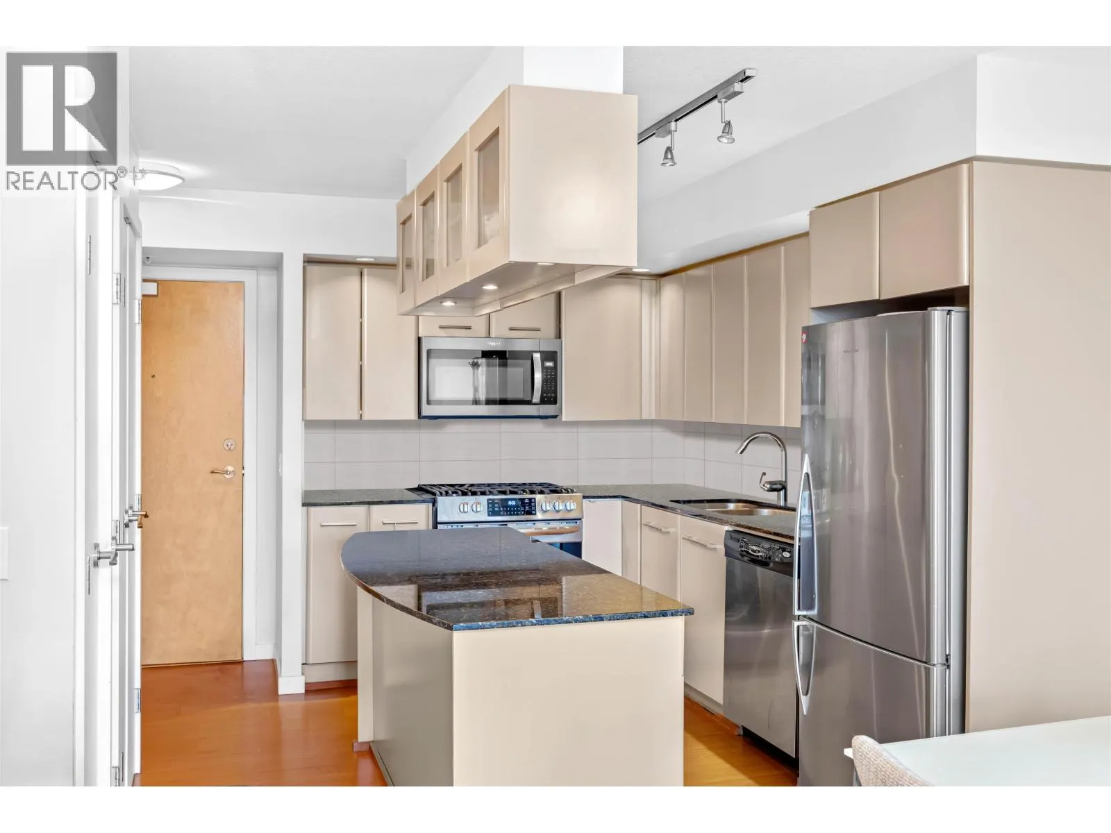 602 683 W VICTORIA PARK