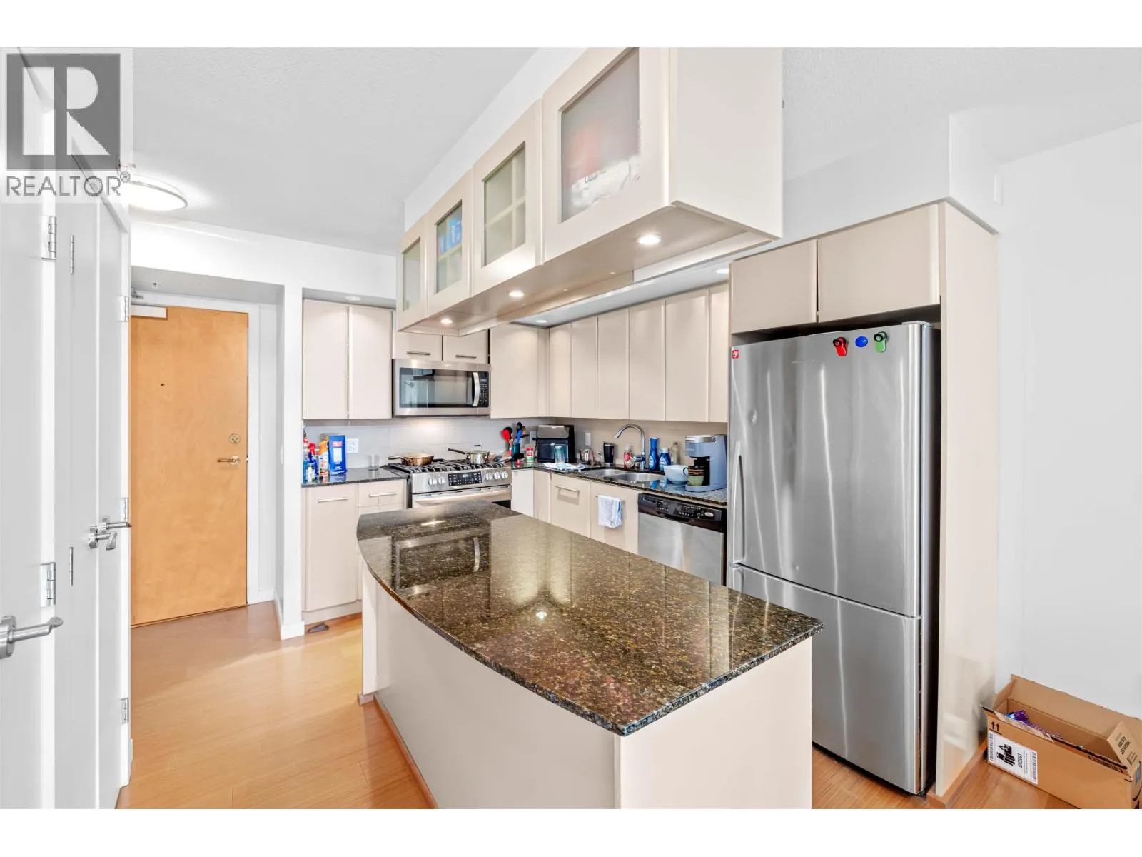 602 683 W VICTORIA PARK