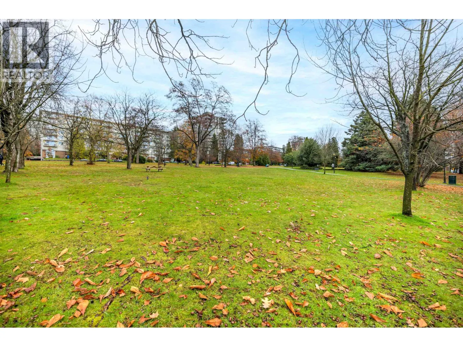 602 683 W VICTORIA PARK
