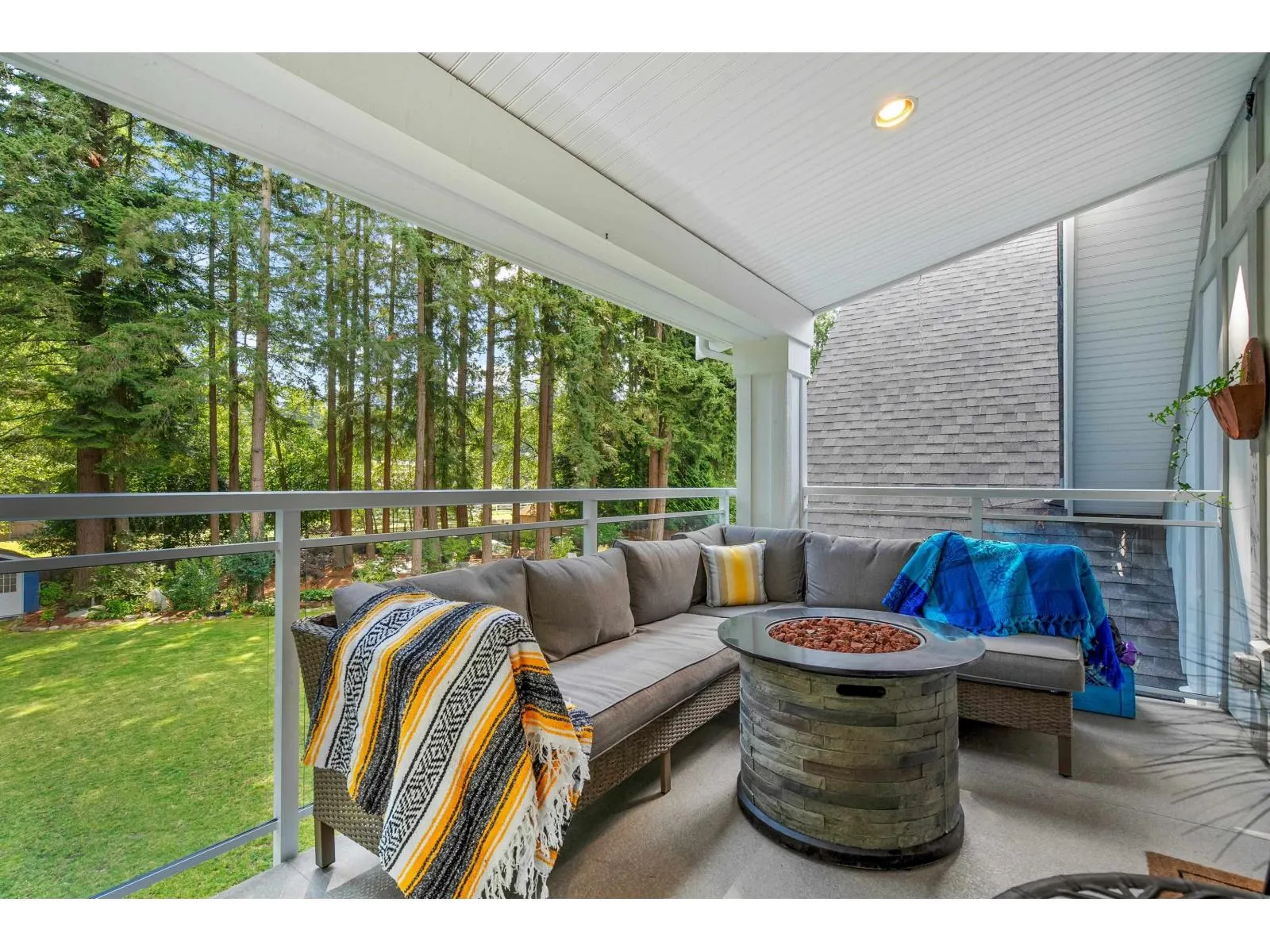 2732 NORTHCREST DRIVE