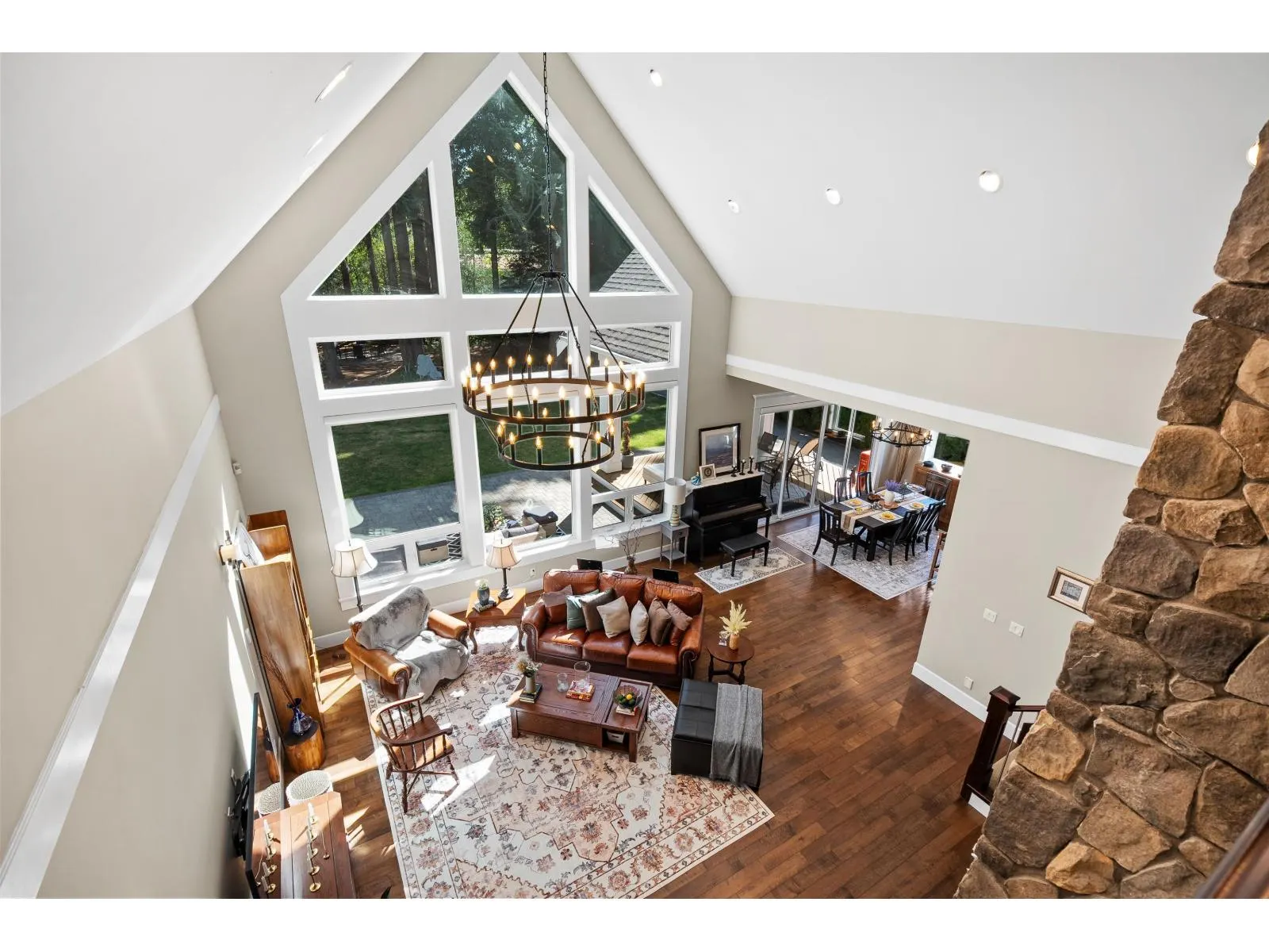 2732 NORTHCREST DRIVE