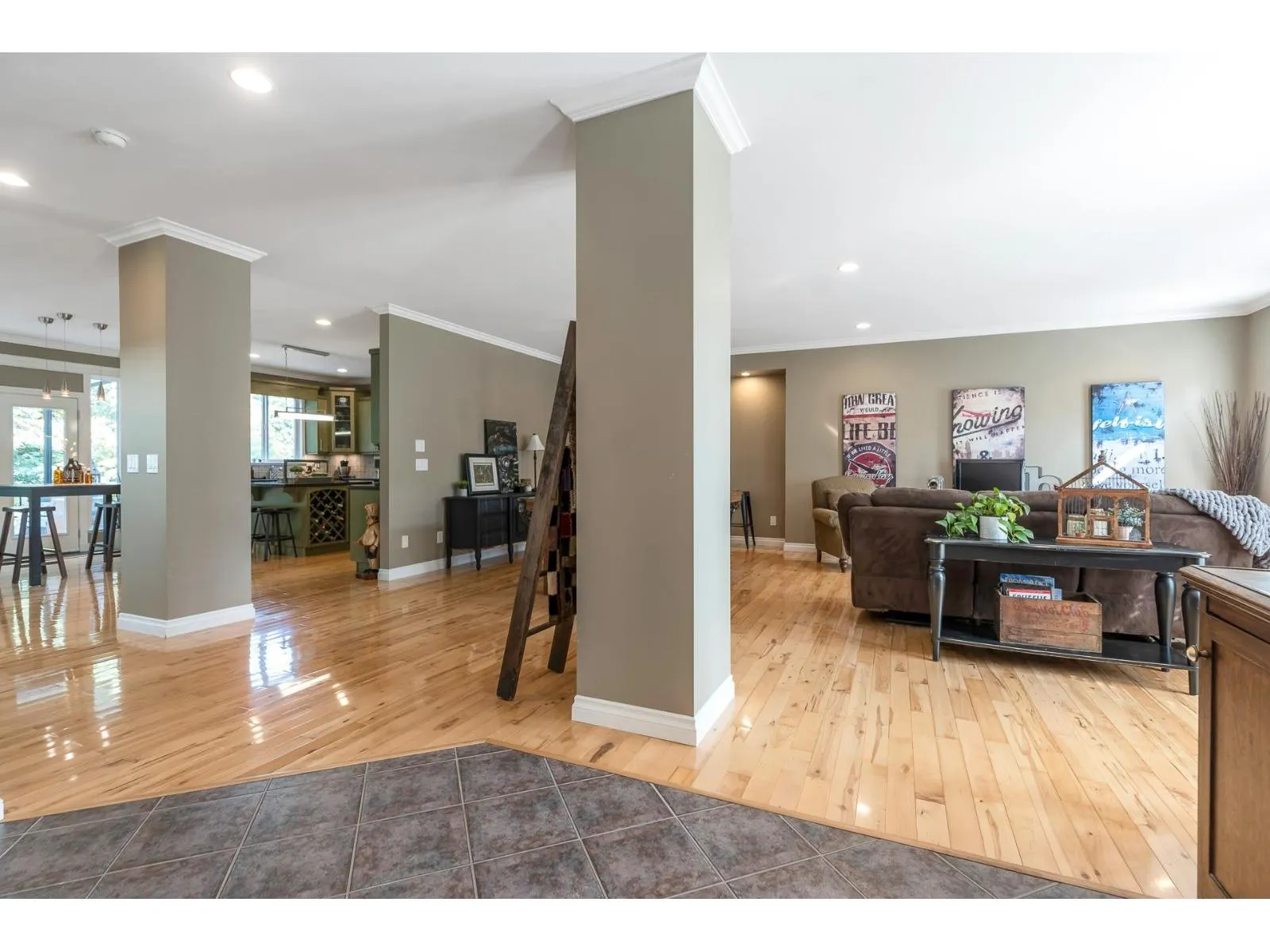 17 33925 ARAKI COURT