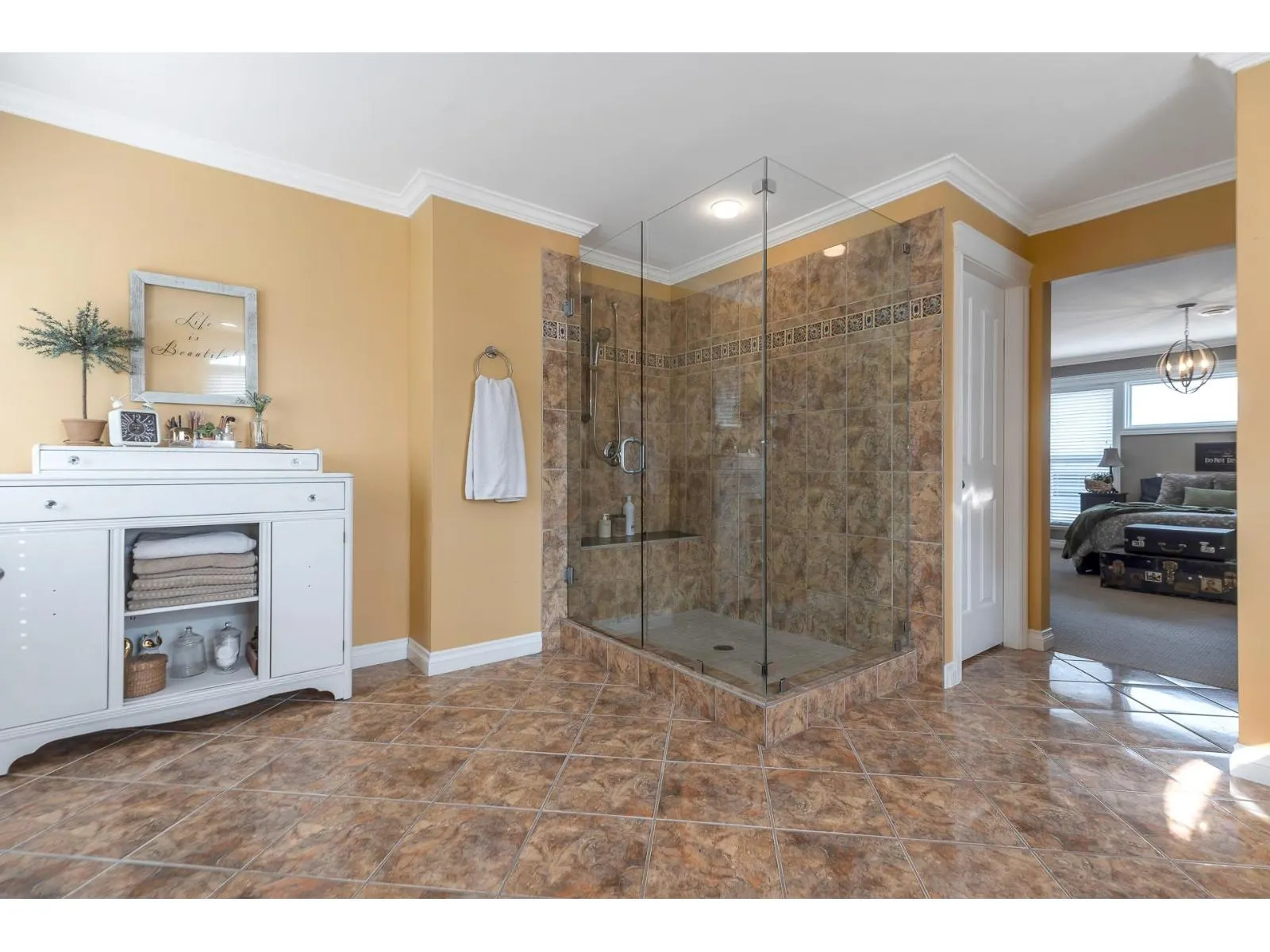 17 33925 ARAKI COURT