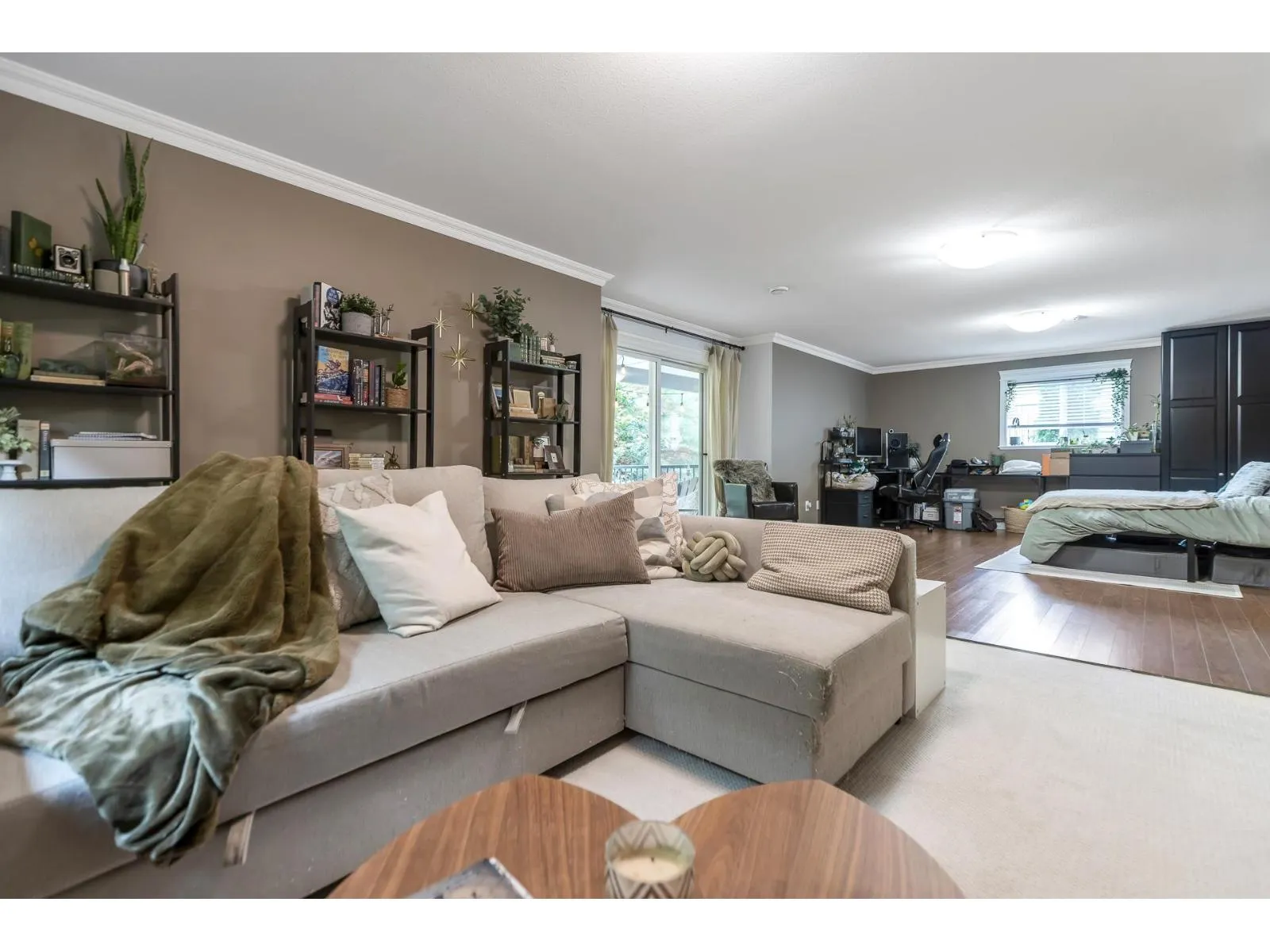 17 33925 ARAKI COURT