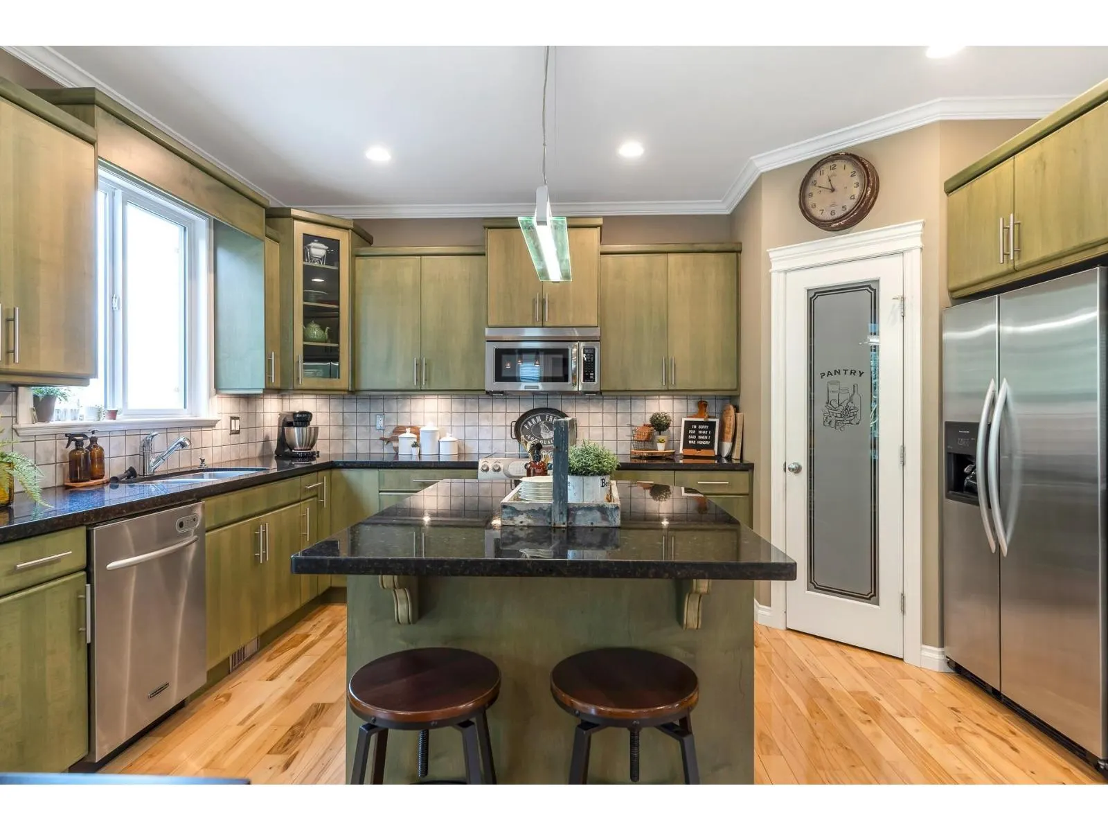 17 33925 ARAKI COURT