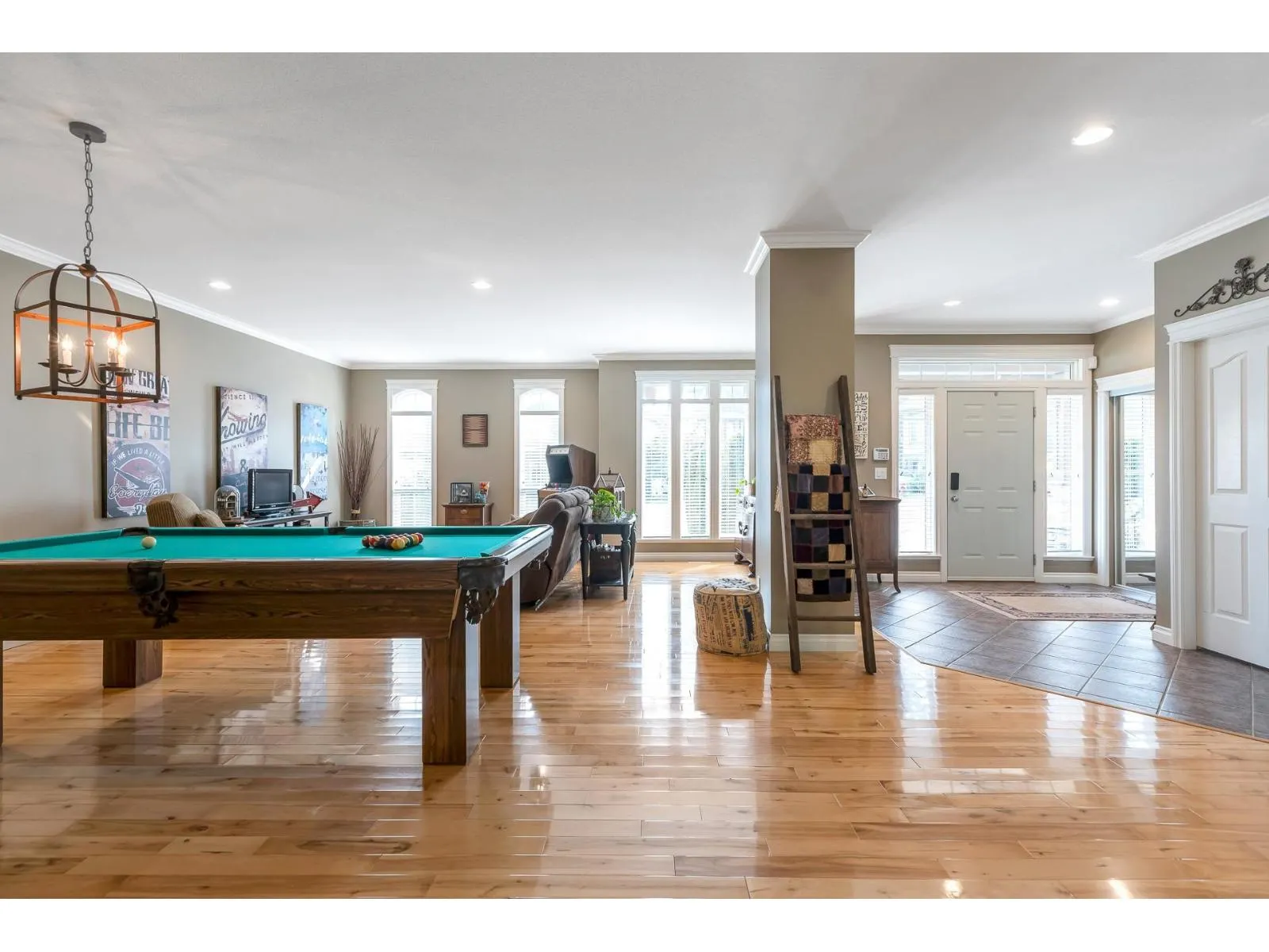 17 33925 ARAKI COURT