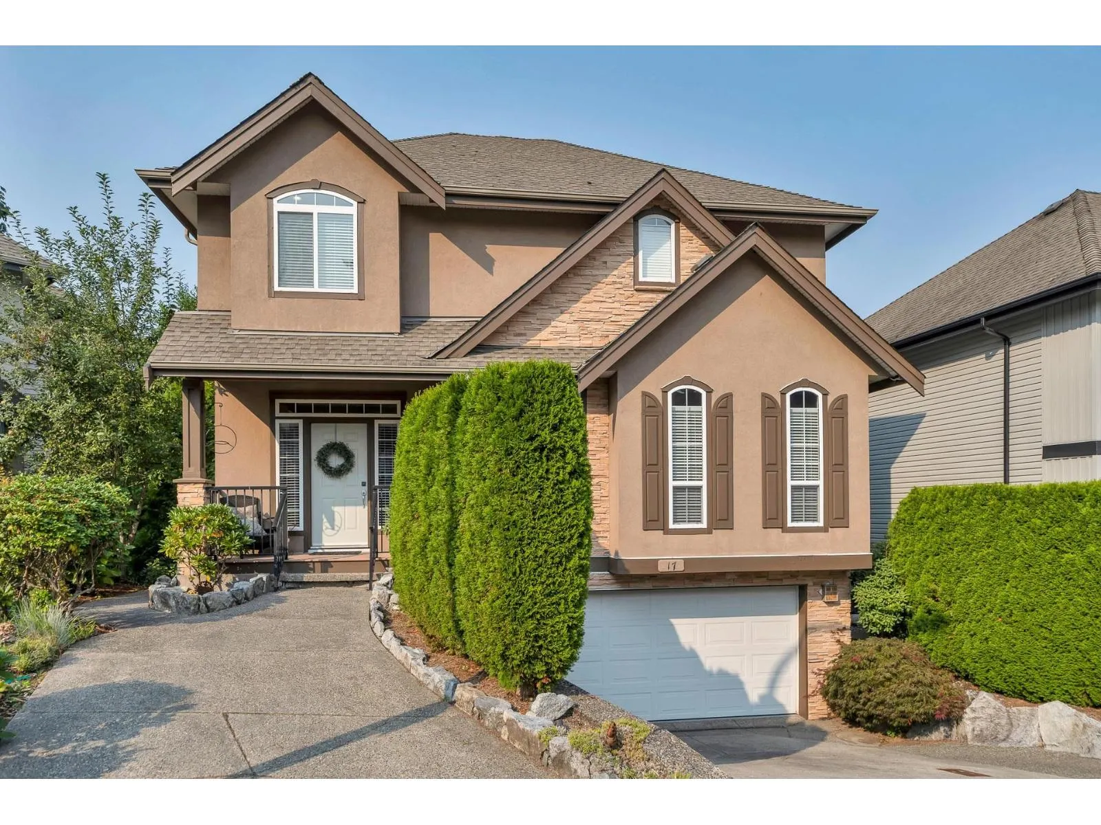 17 33925 ARAKI COURT