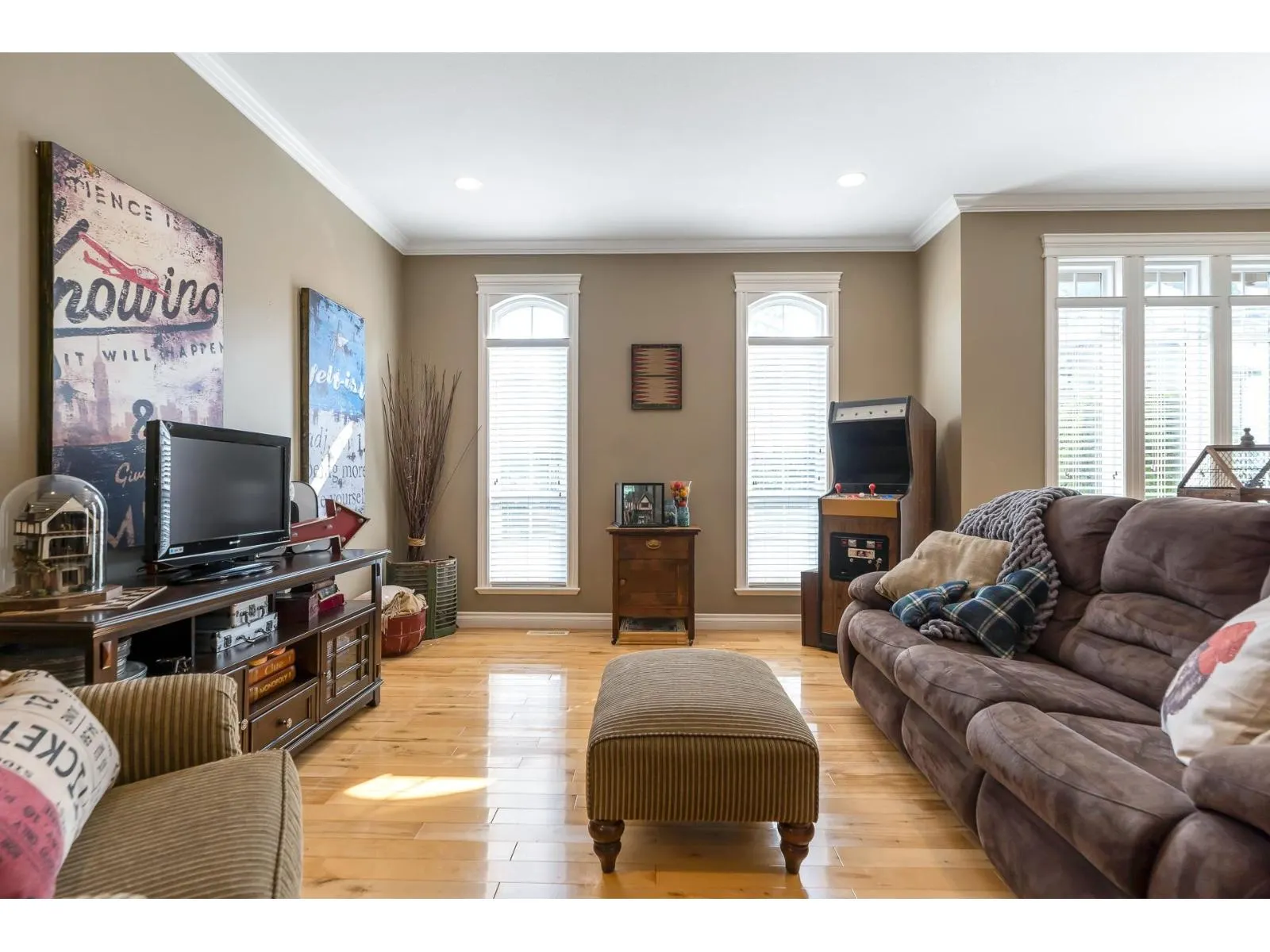 17 33925 ARAKI COURT