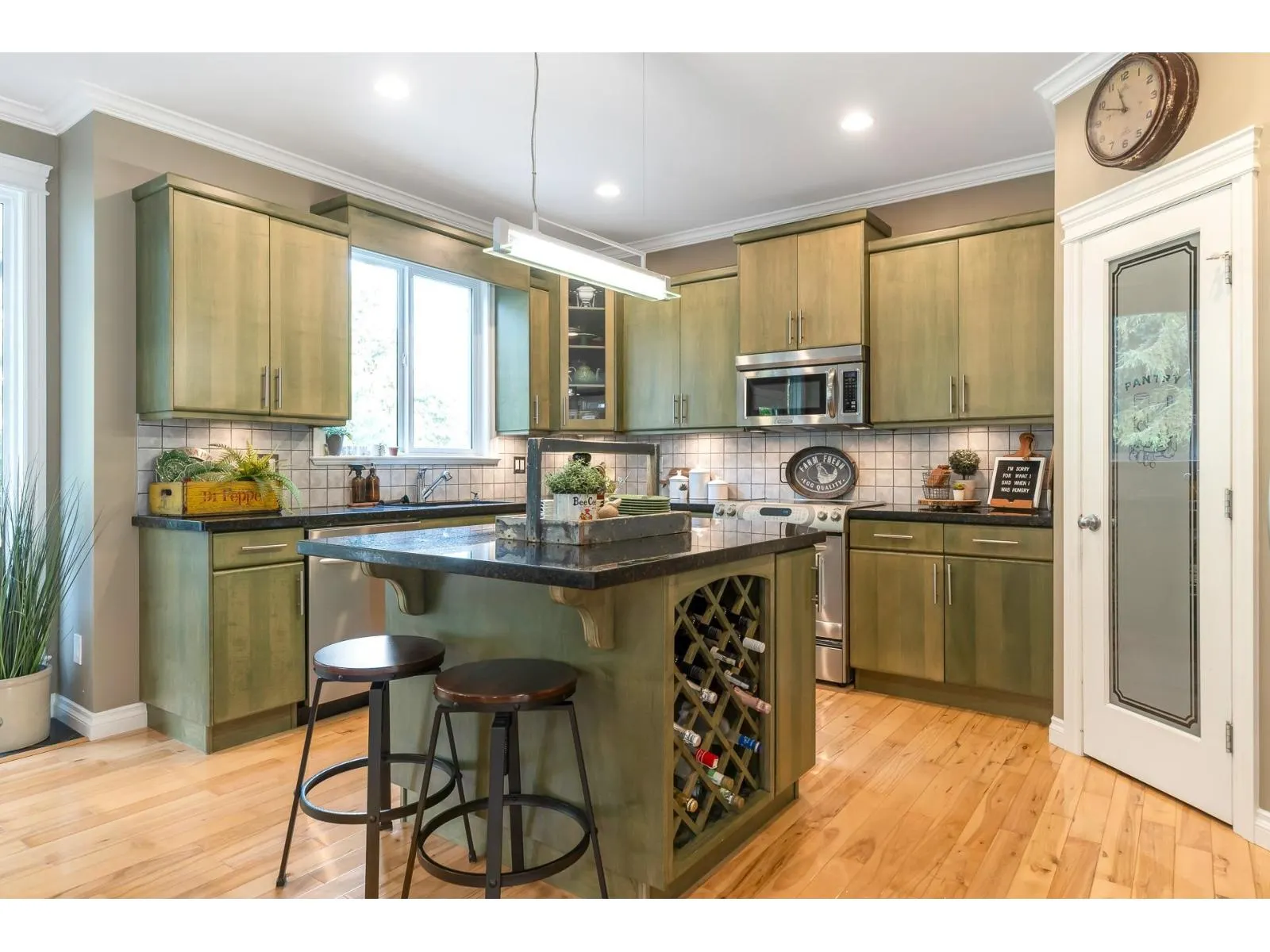 17 33925 ARAKI COURT