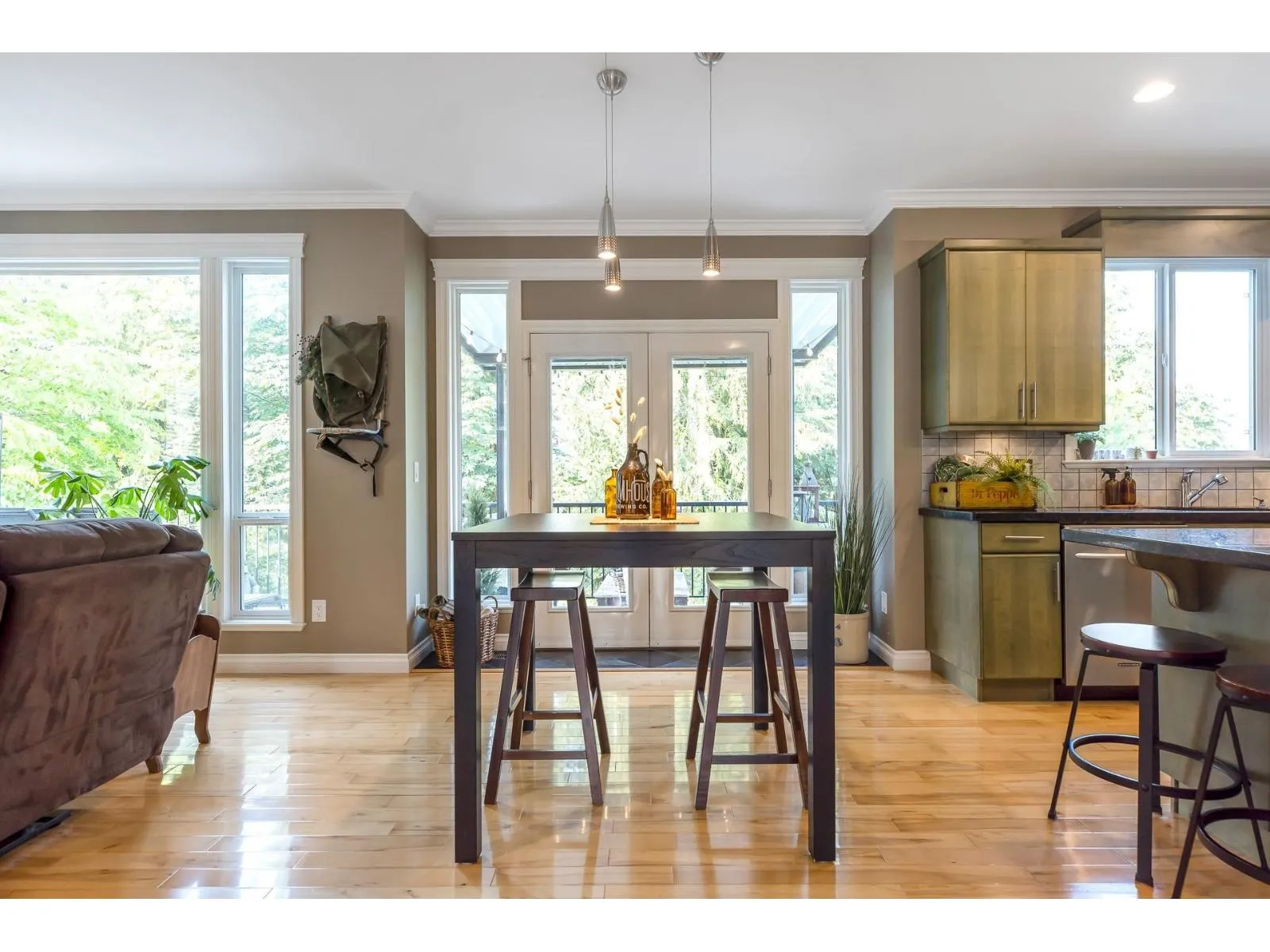 17 33925 ARAKI COURT