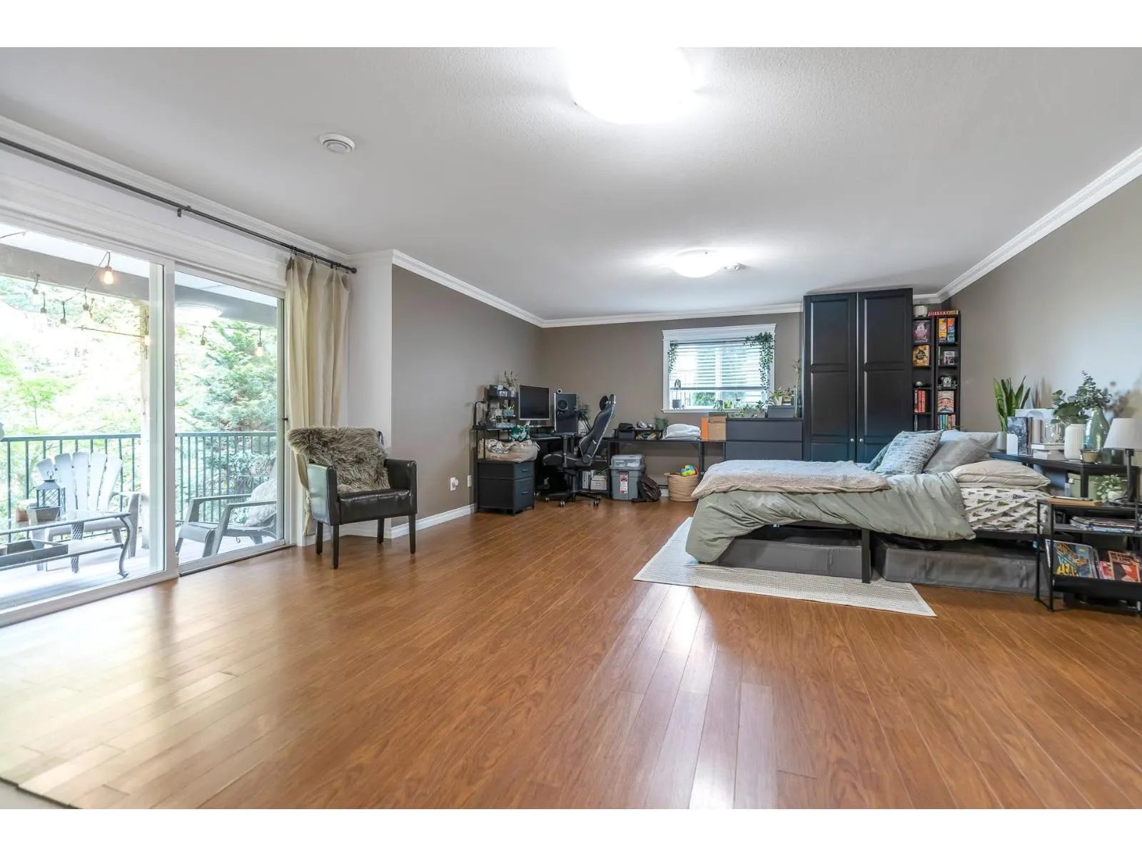 17 33925 ARAKI COURT