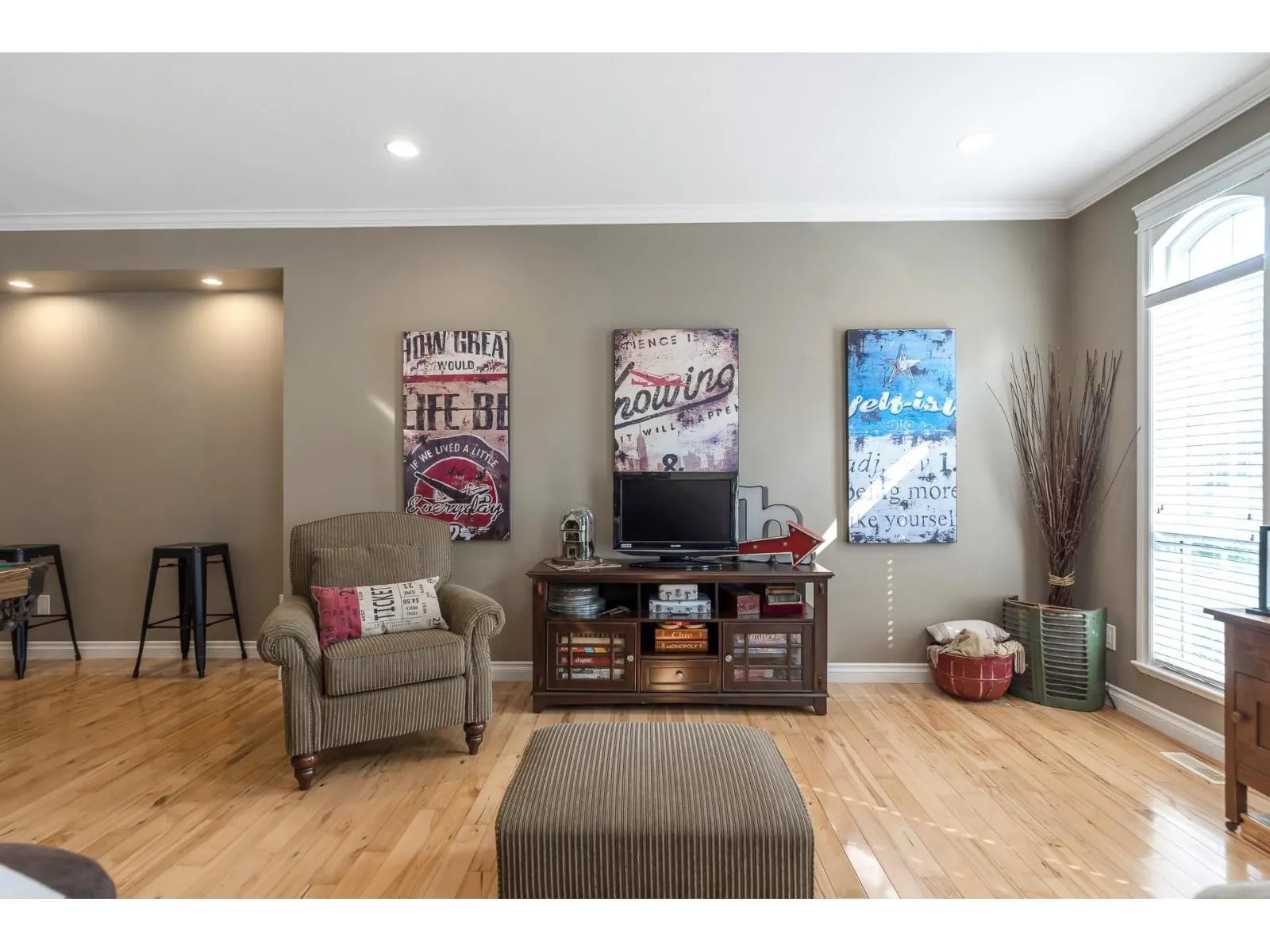 17 33925 ARAKI COURT