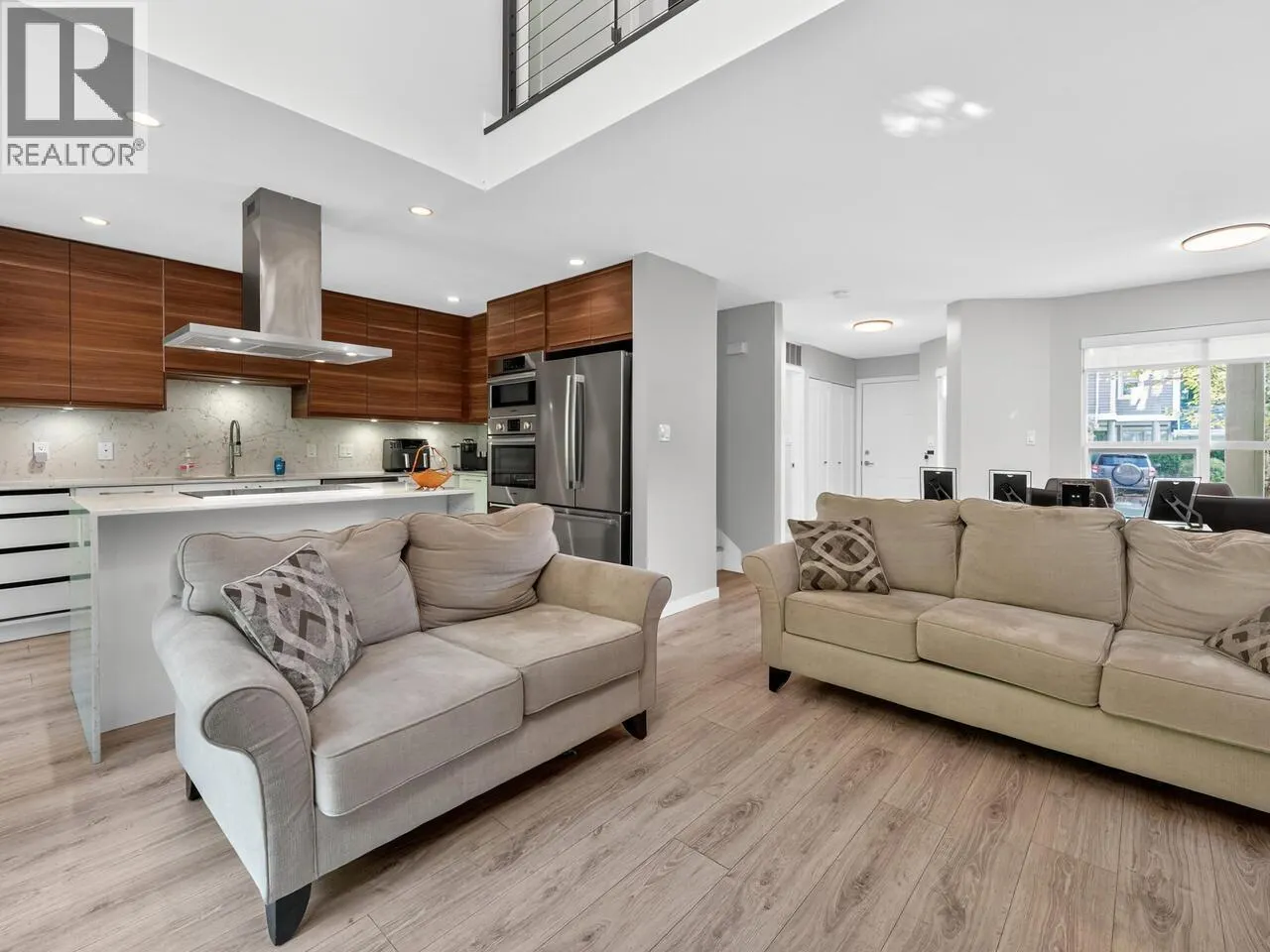 52 650 ROCHE POINT DRIVE