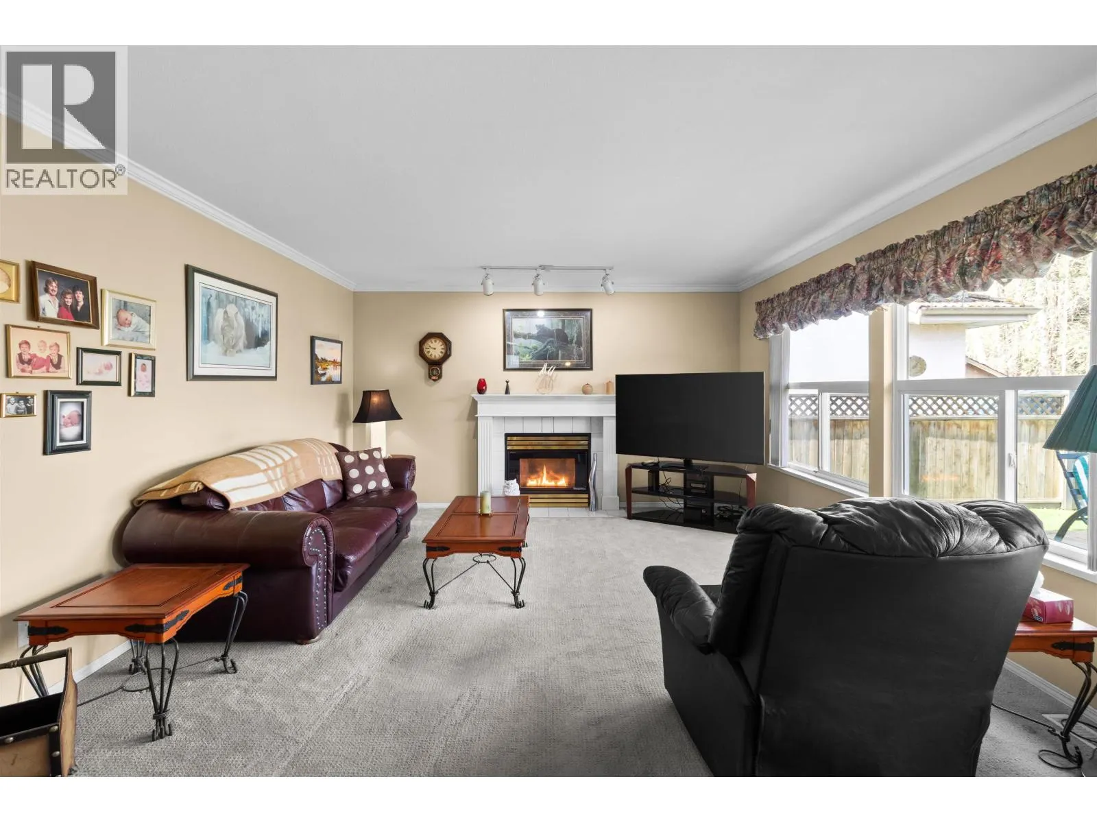939 RIVERSIDE DRIVE