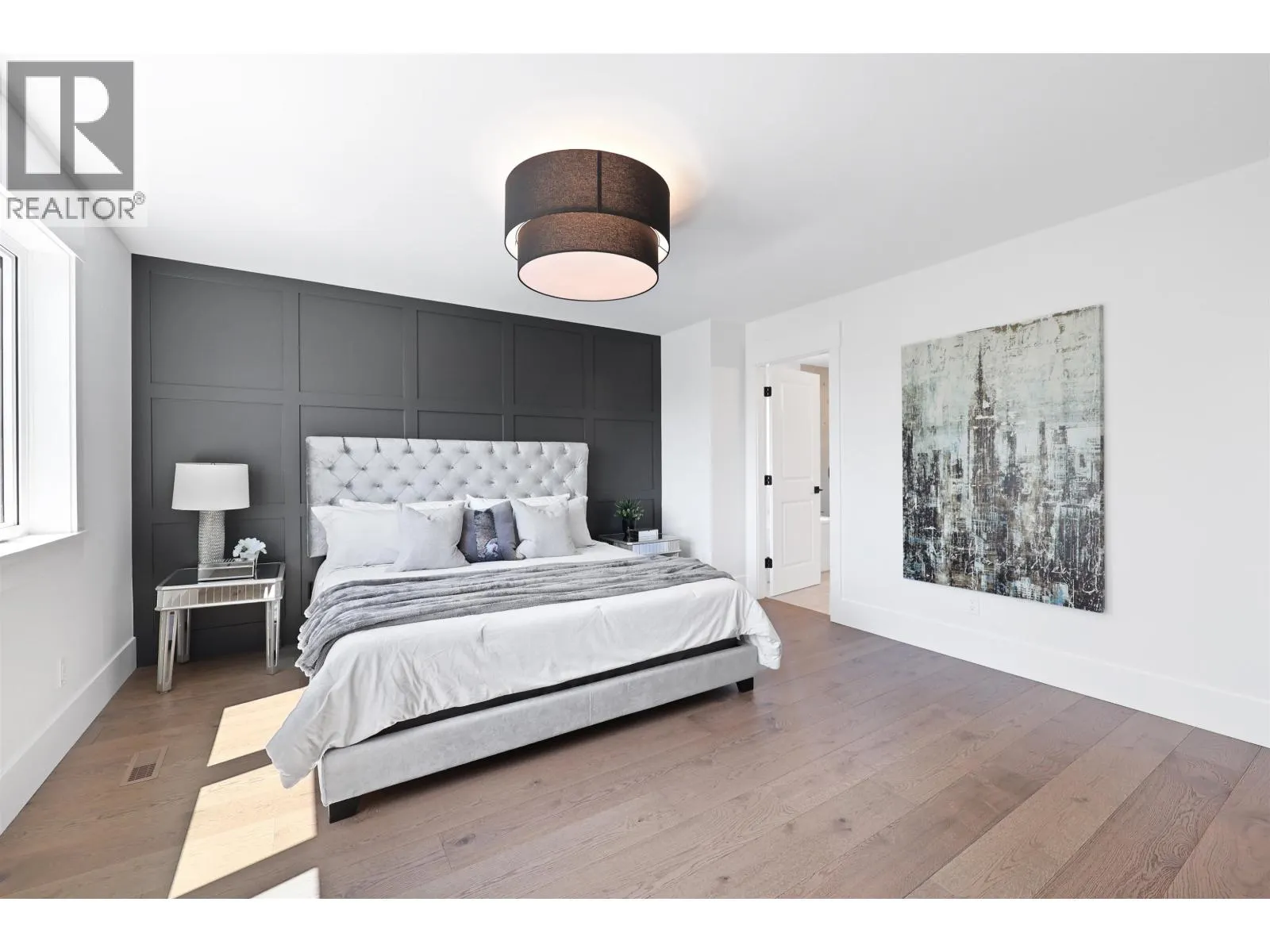 338 W 24TH STREET