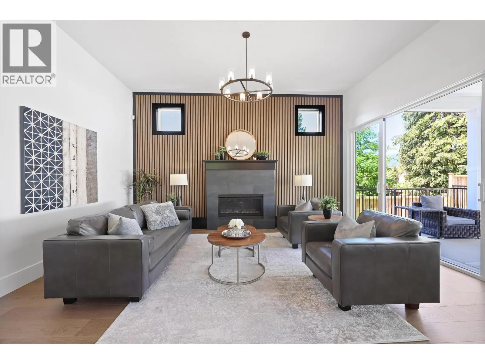 338 W 24TH STREET