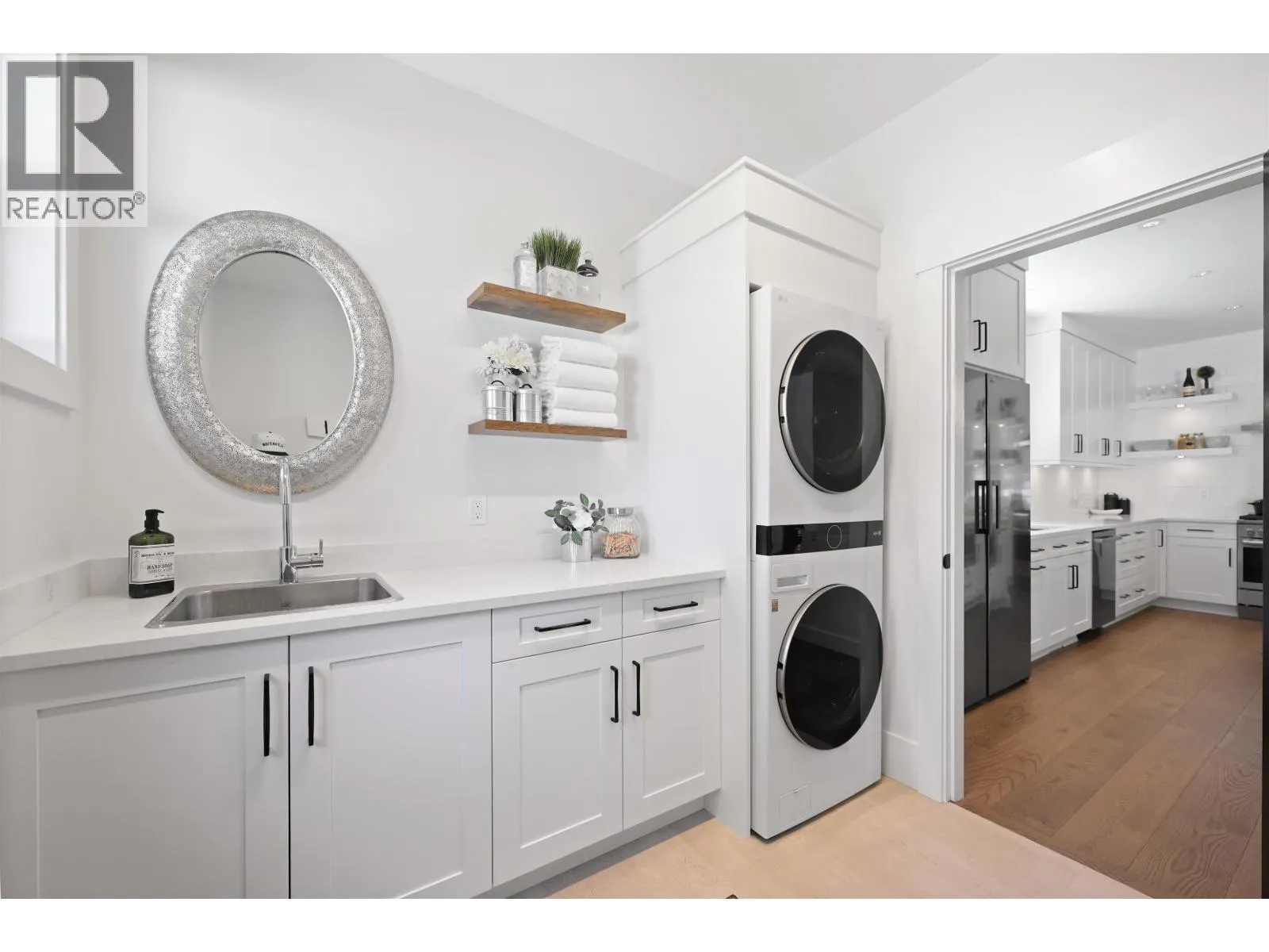 338 W 24TH STREET