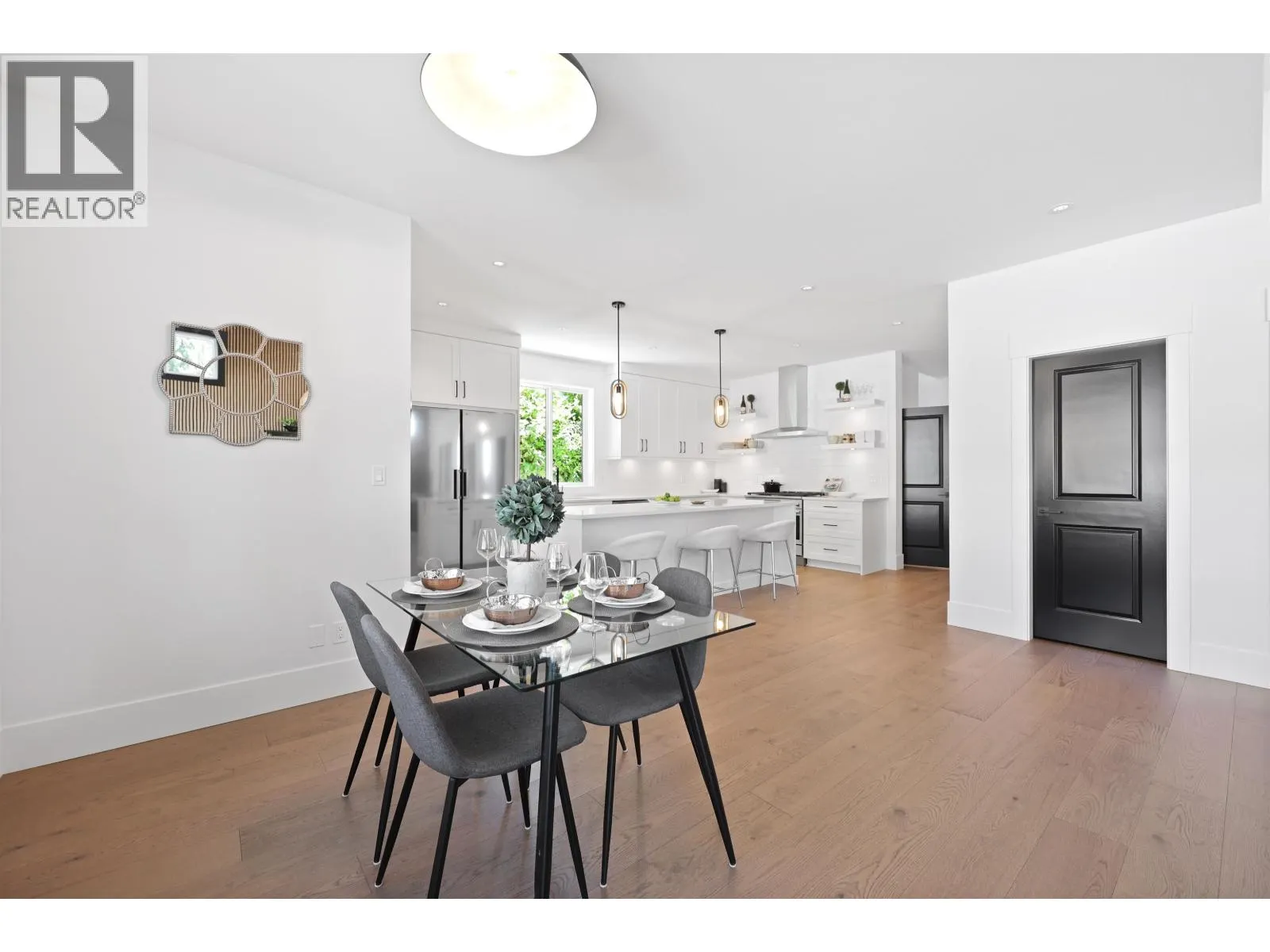338 W 24TH STREET