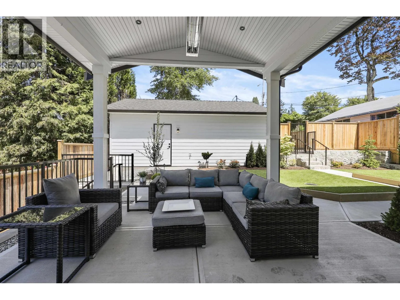 338 W 24TH STREET