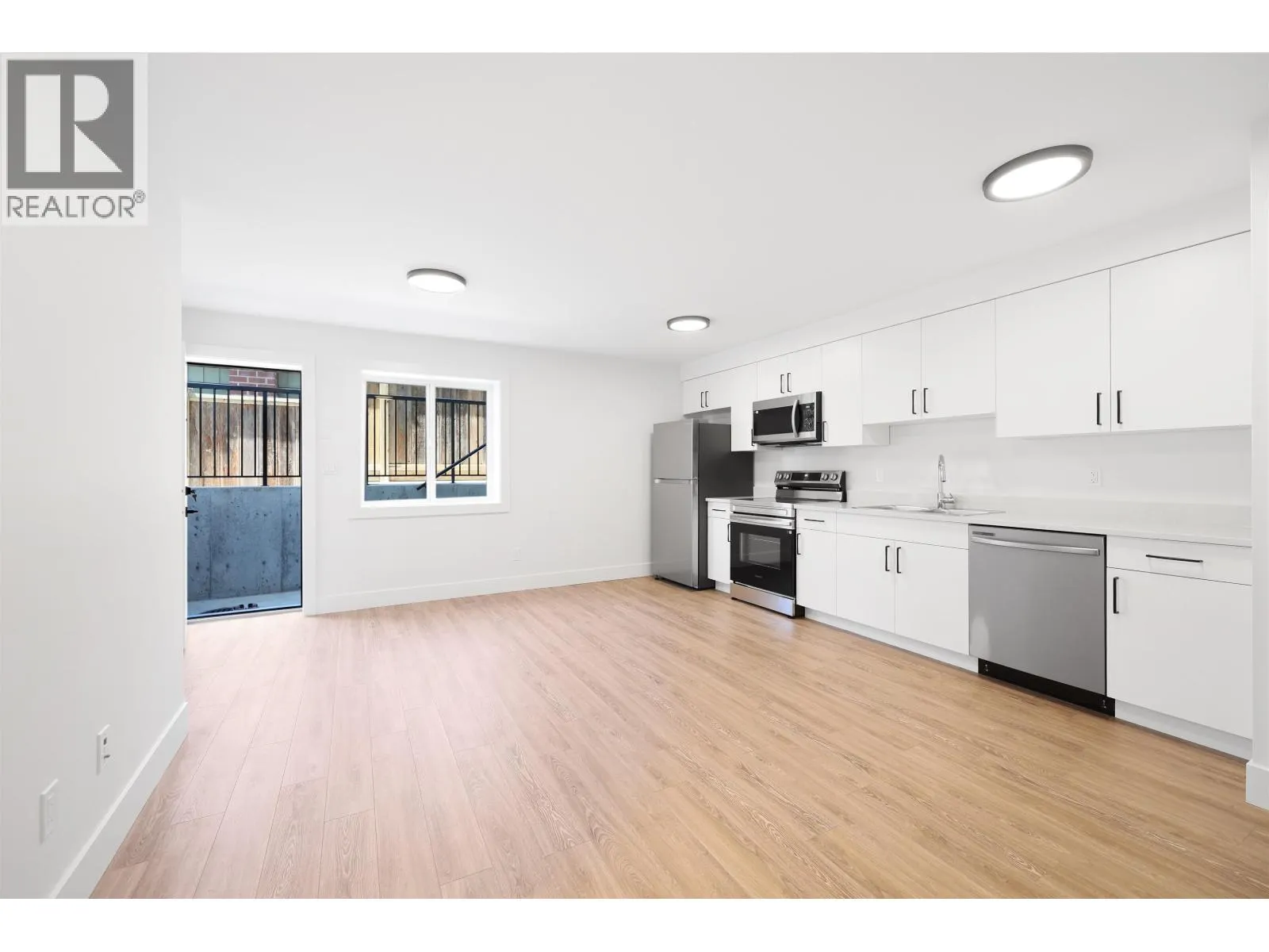 338 W 24TH STREET