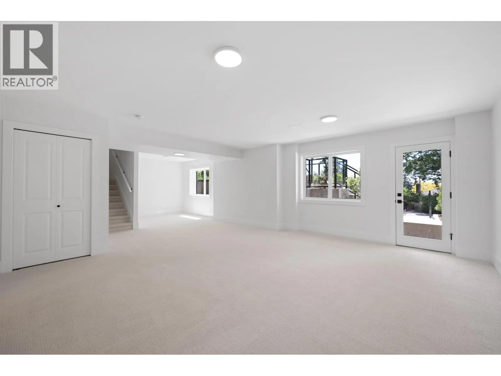 338 W 24TH STREET