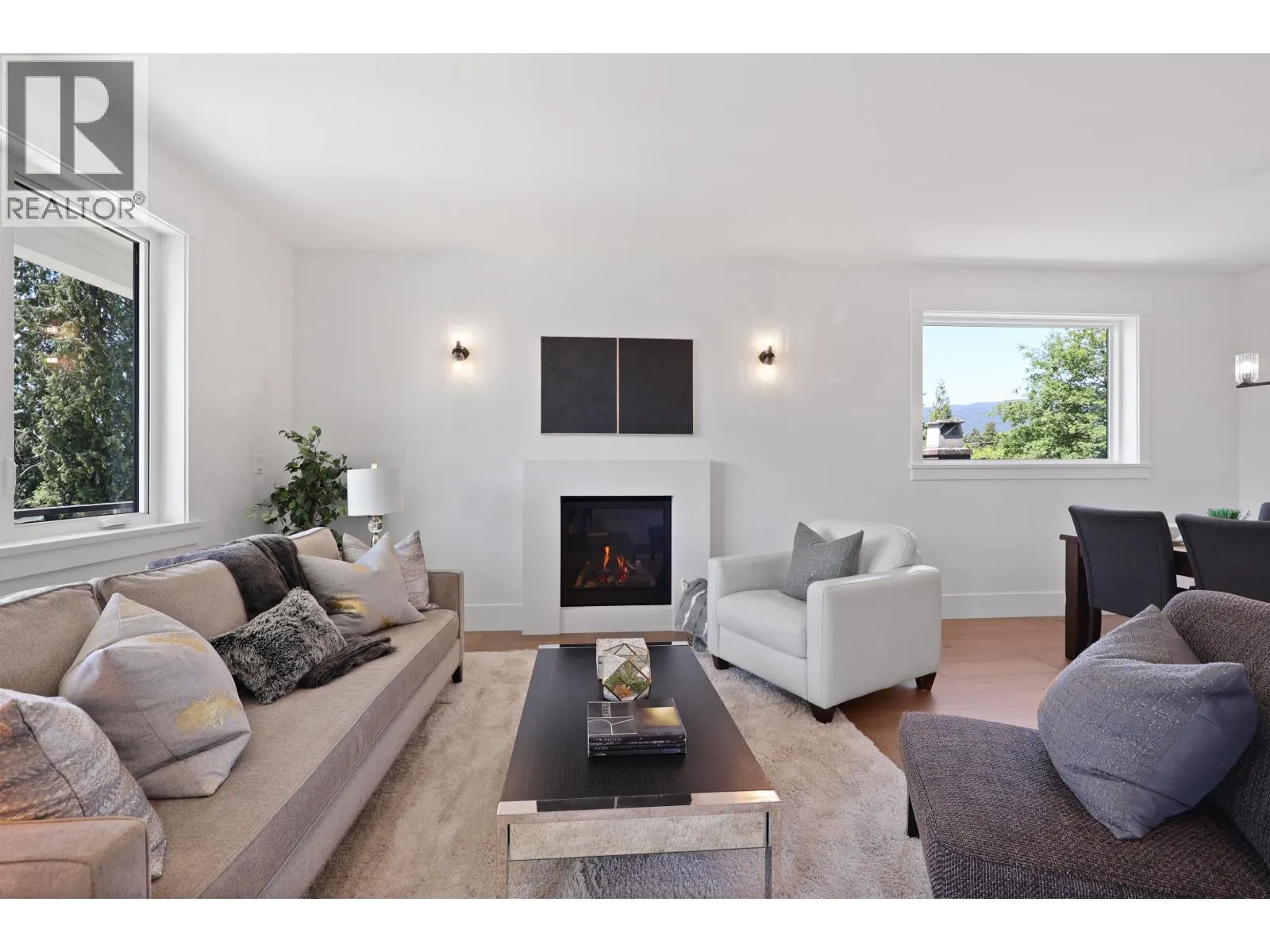 338 W 24TH STREET