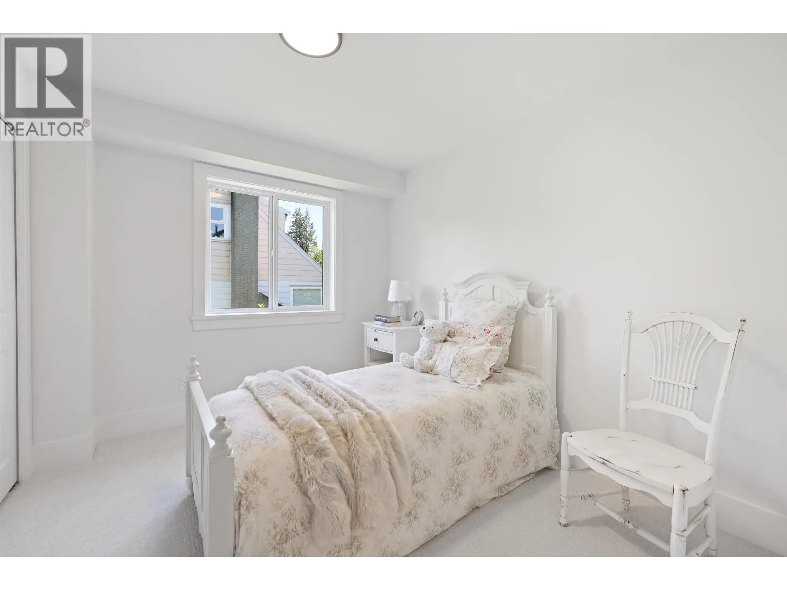 338 W 24TH STREET