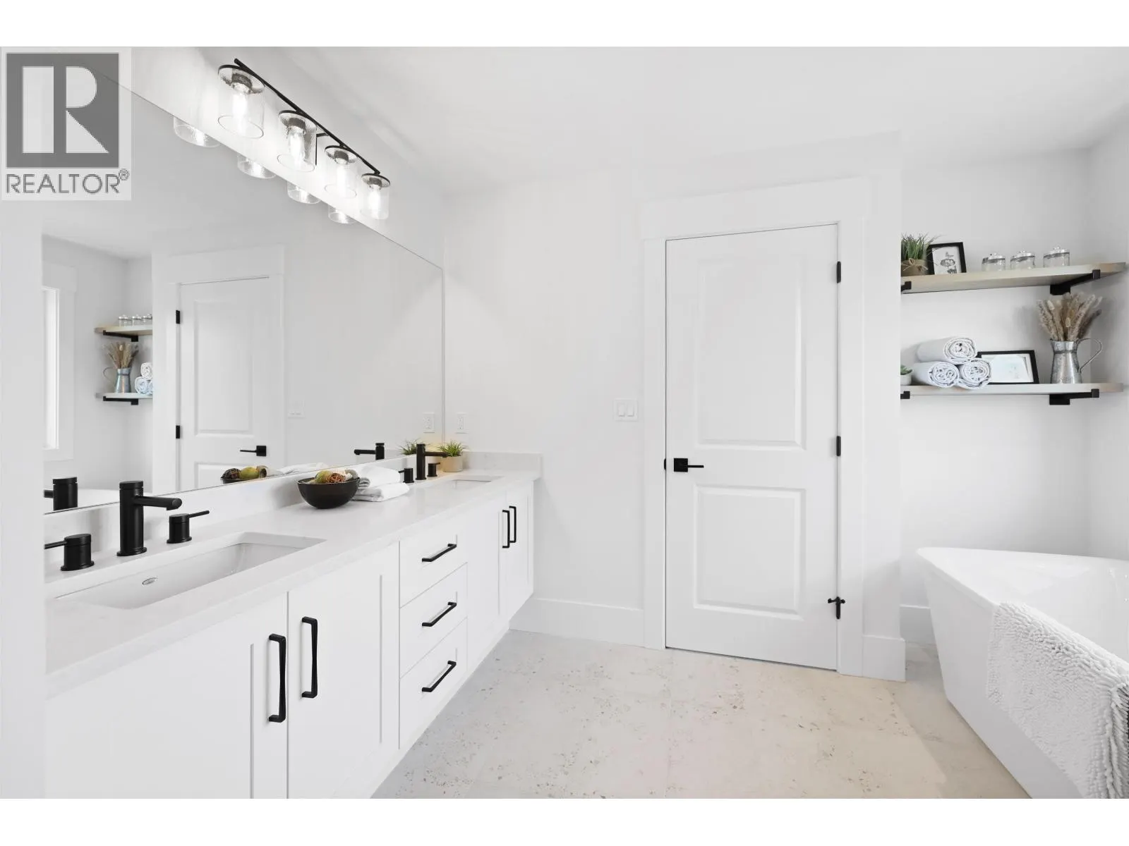 338 W 24TH STREET