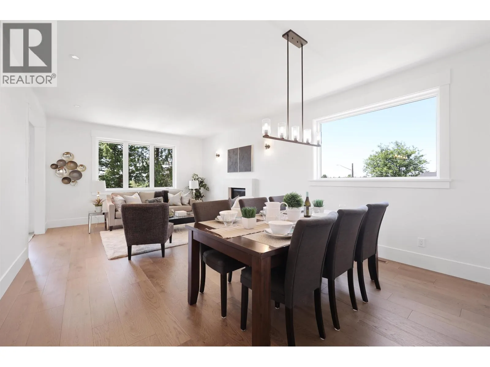 338 W 24TH STREET