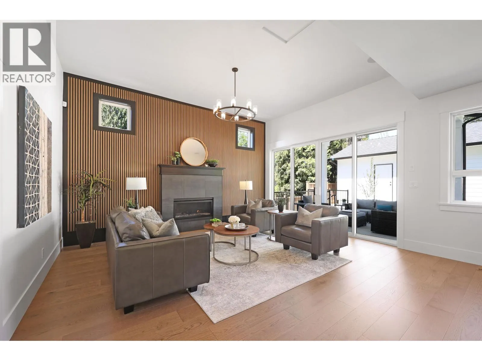 338 W 24TH STREET