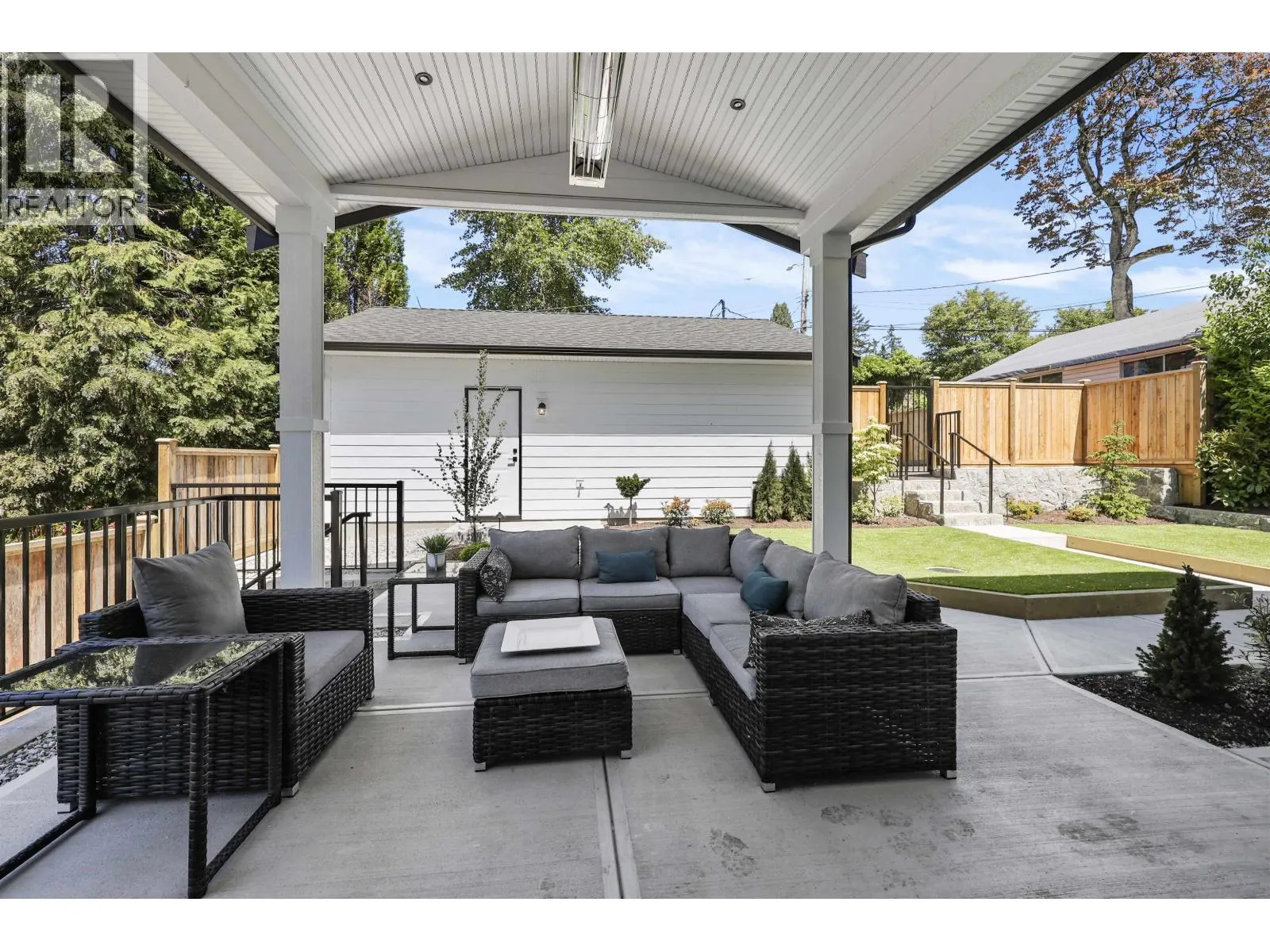 338 W 24TH STREET