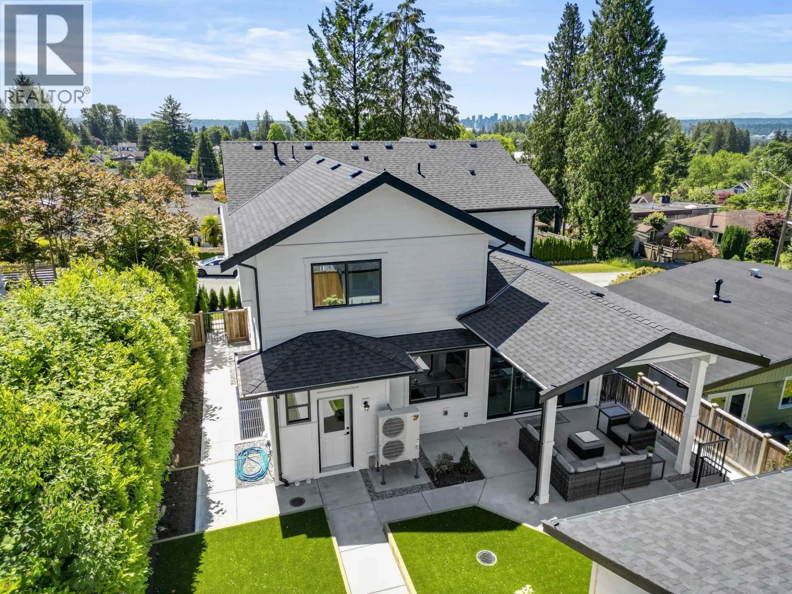 338 W 24TH STREET