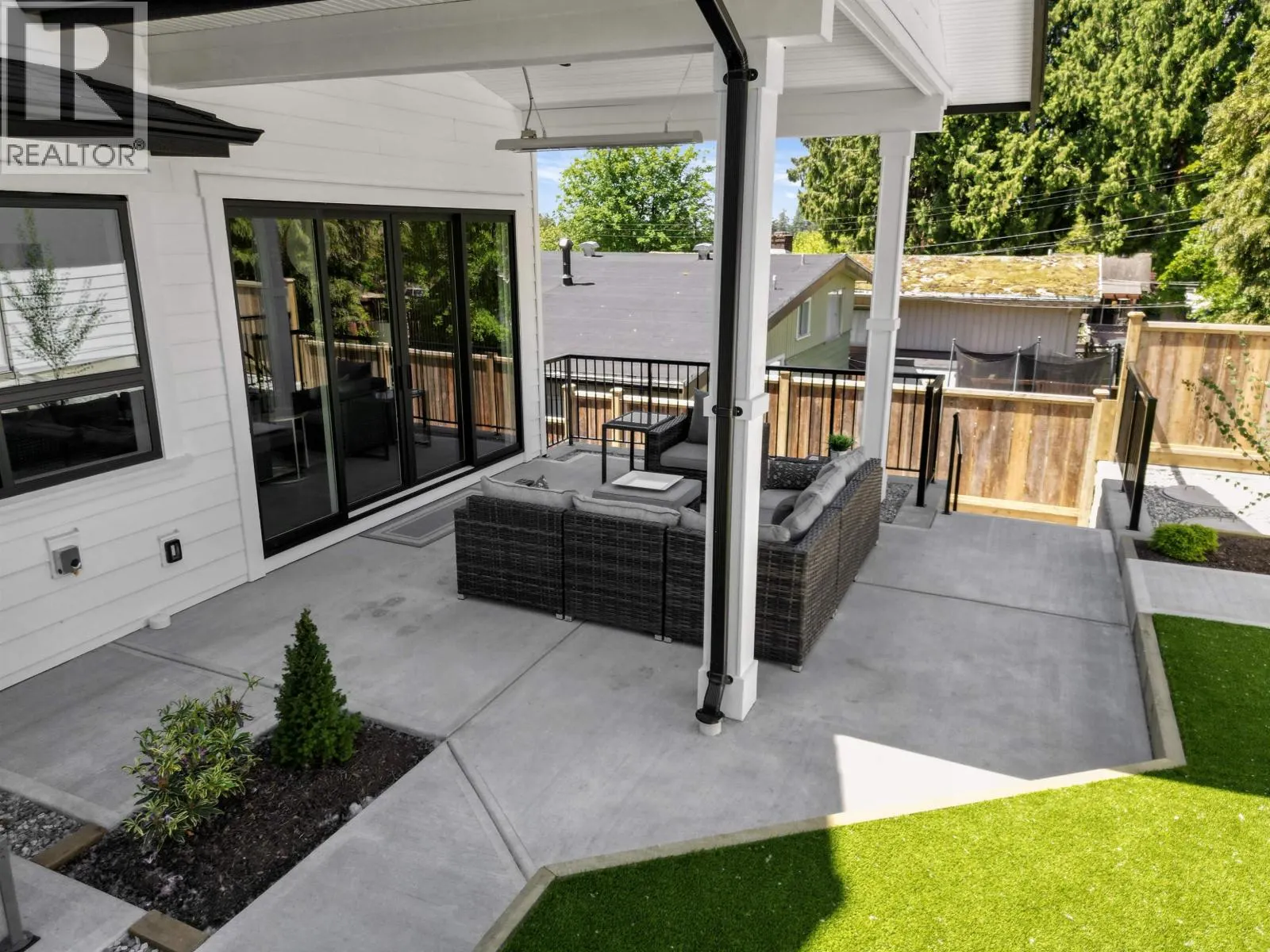 338 W 24TH STREET
