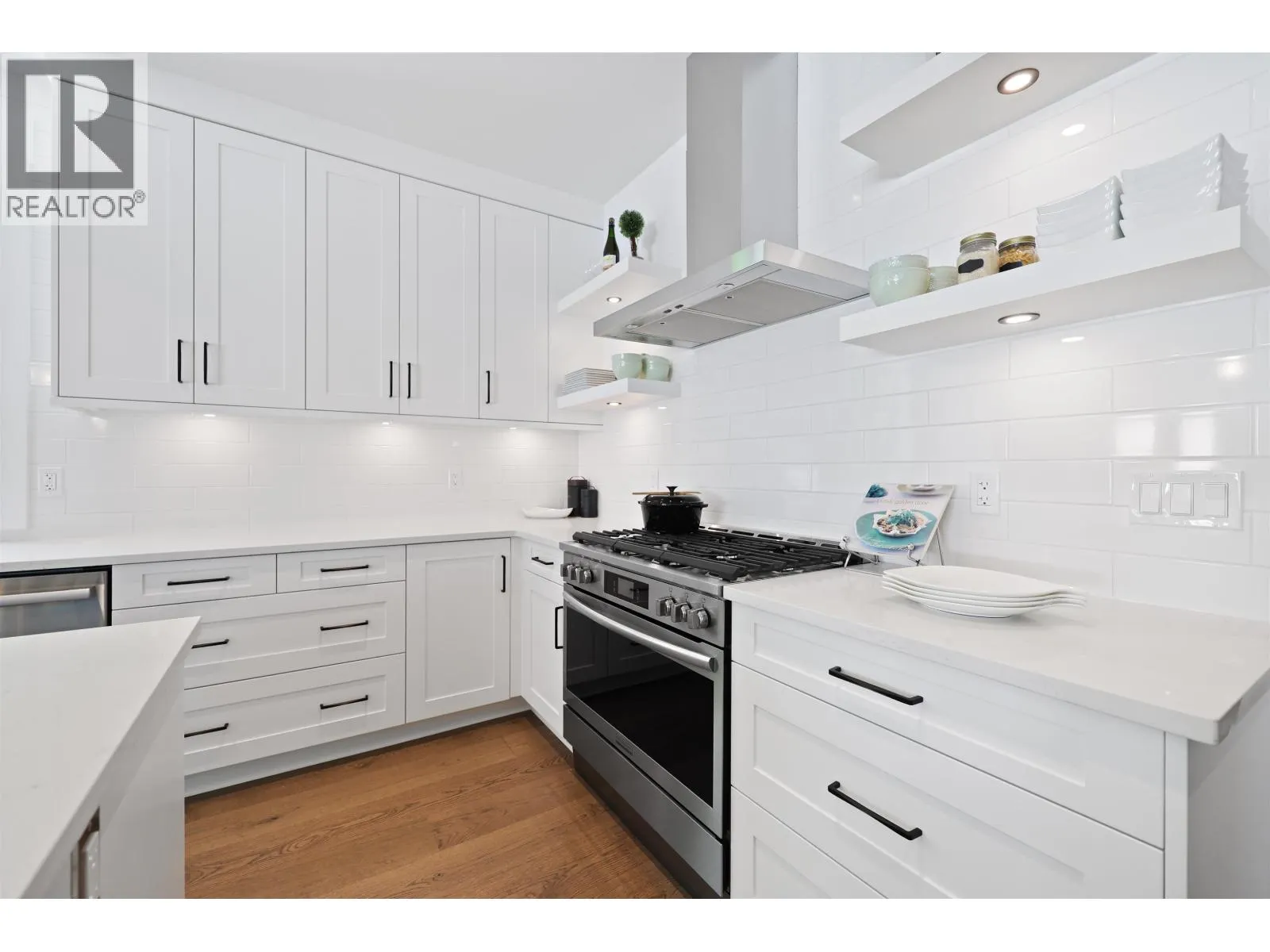 338 W 24TH STREET