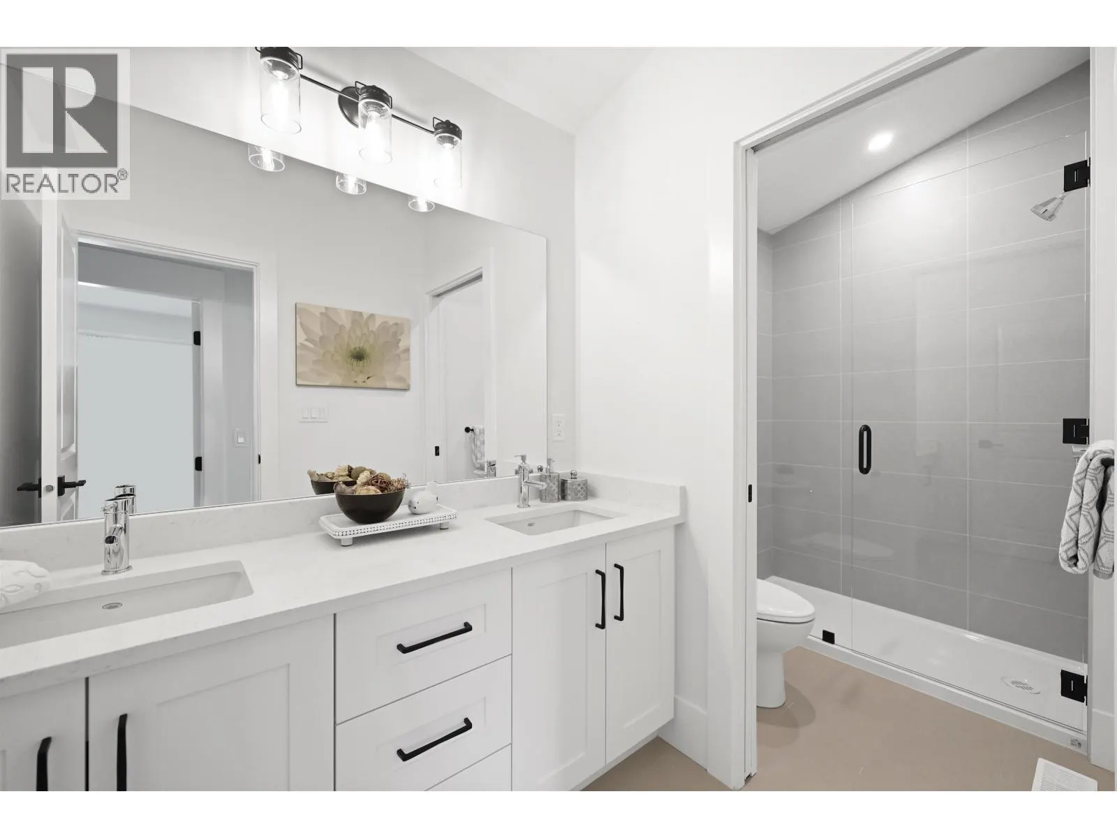 338 W 24TH STREET
