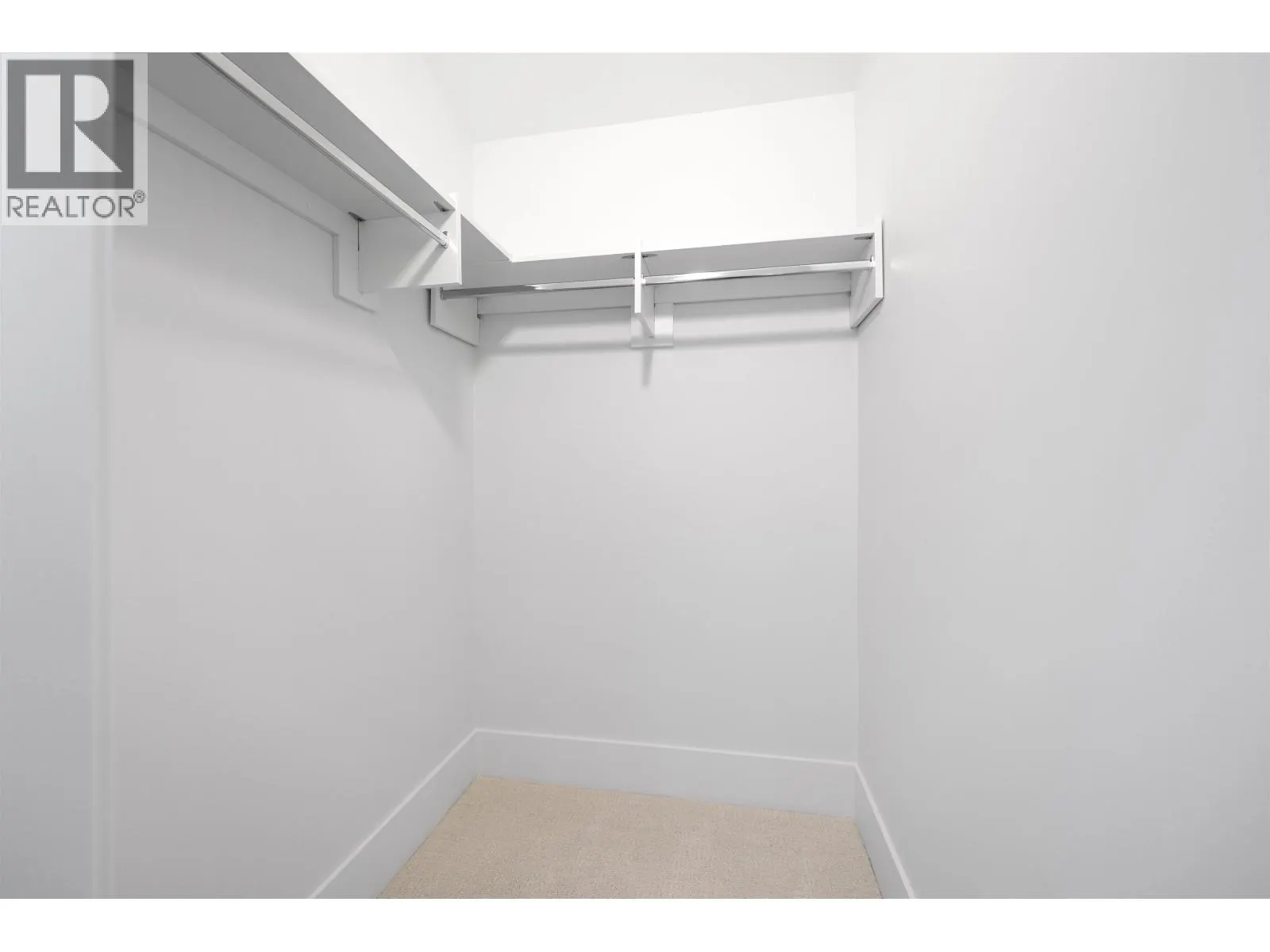 338 W 24TH STREET
