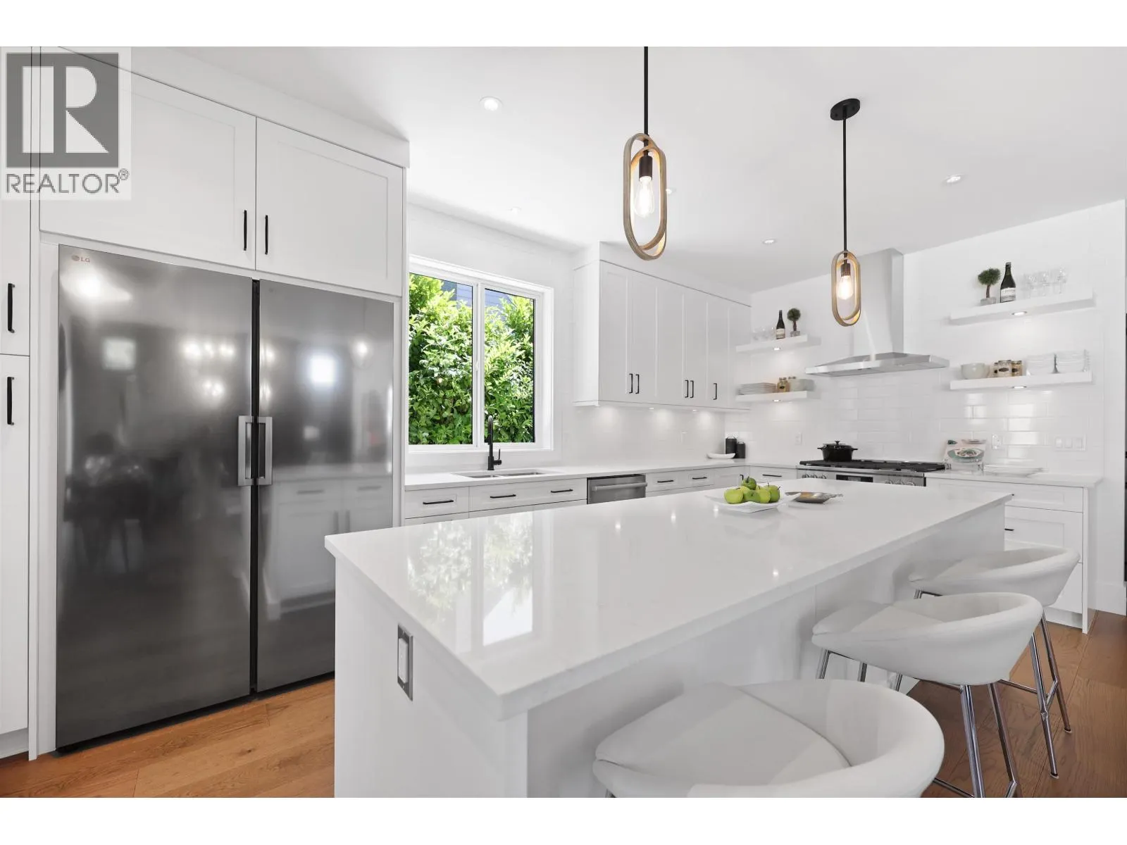 338 W 24TH STREET