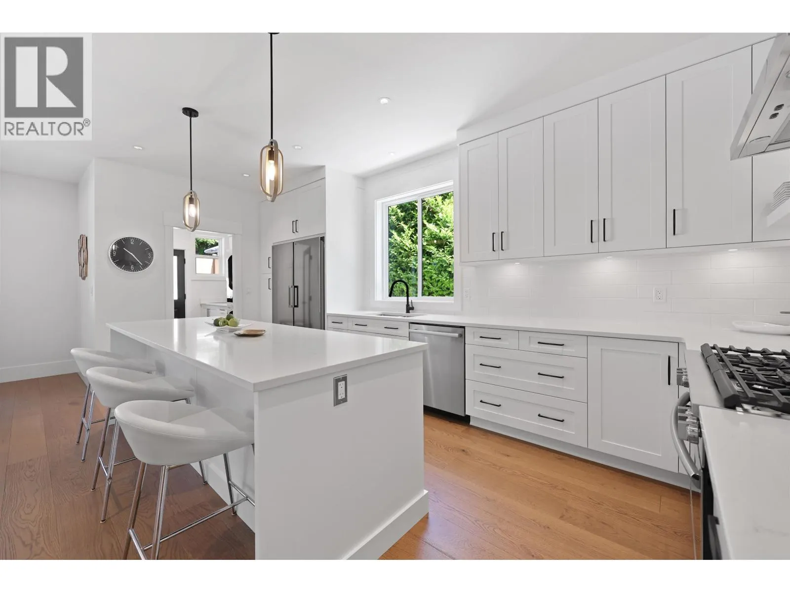 338 W 24TH STREET