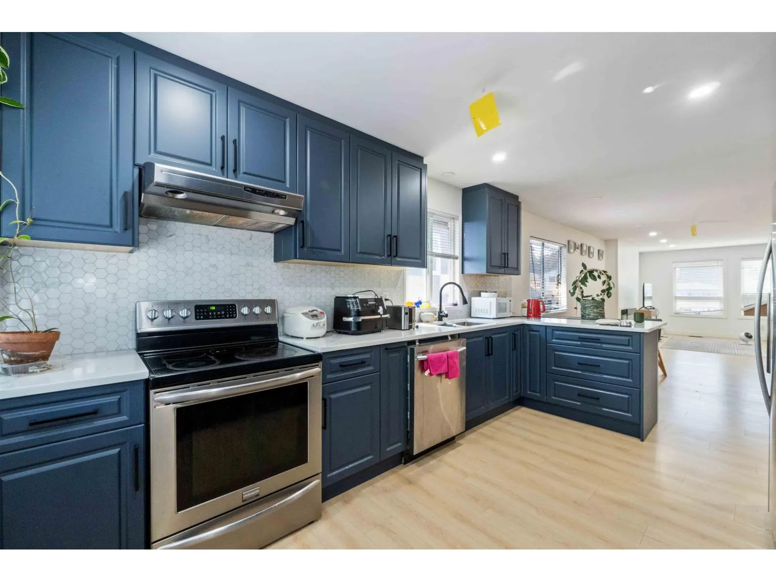 2418 WAYBURNE CRESCENT