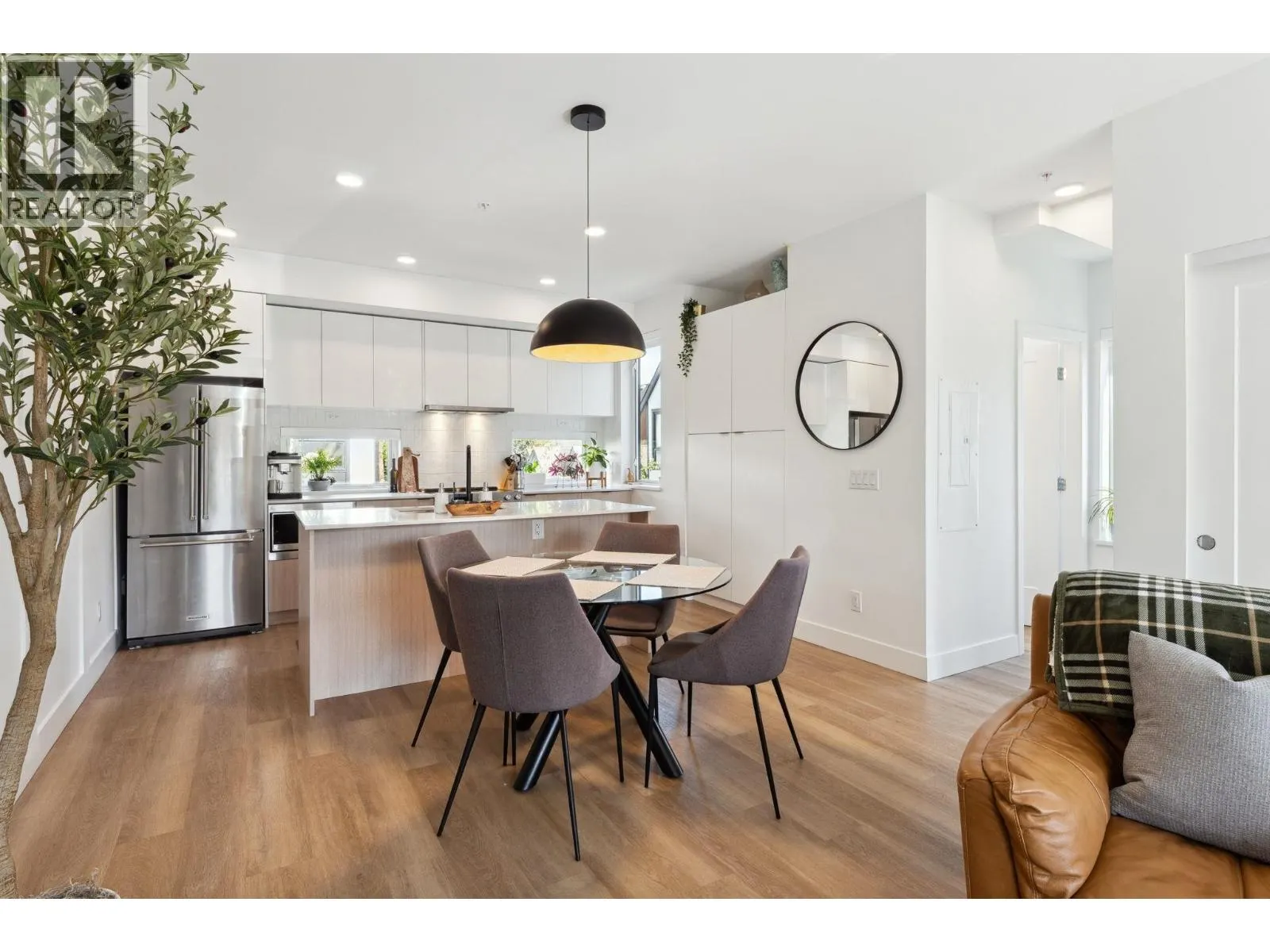 212 1306 LAVAL SQUARE