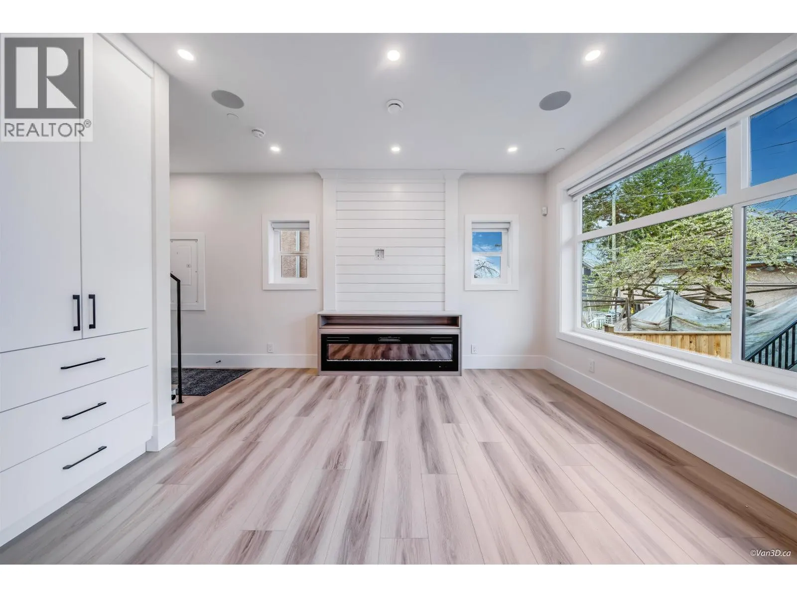 4318 NANAIMO STREET