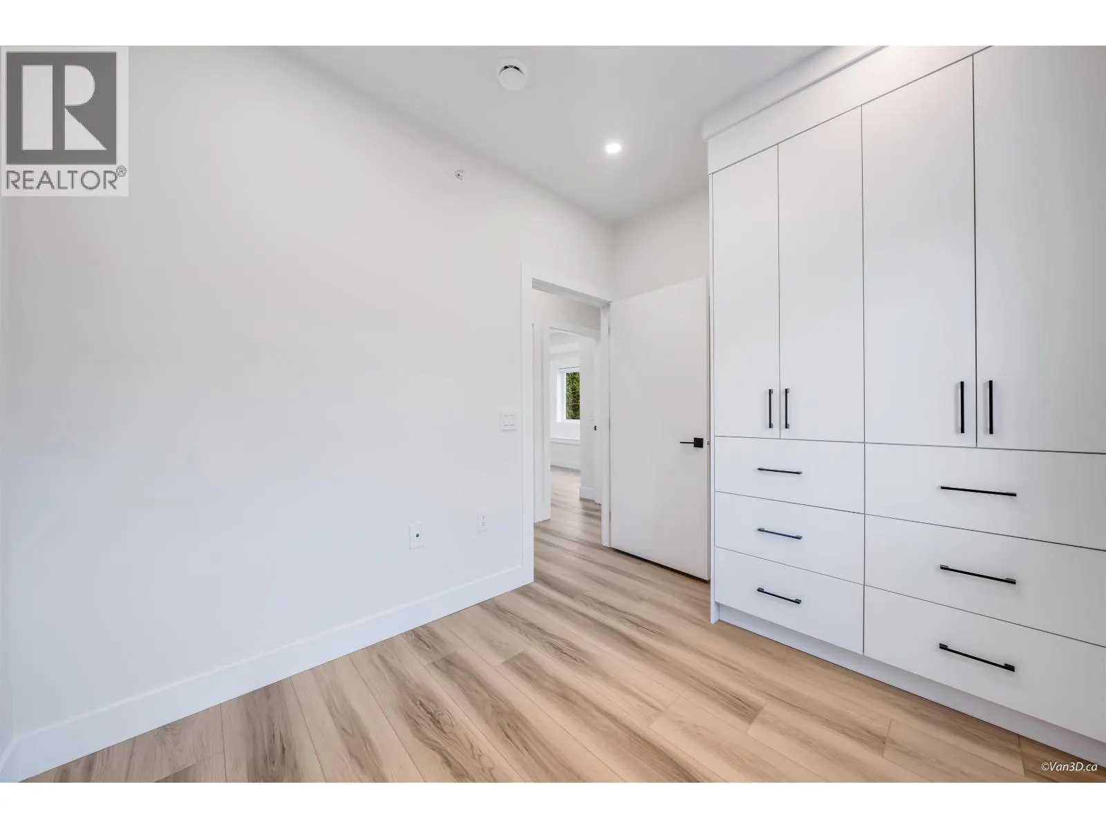 4318 NANAIMO STREET