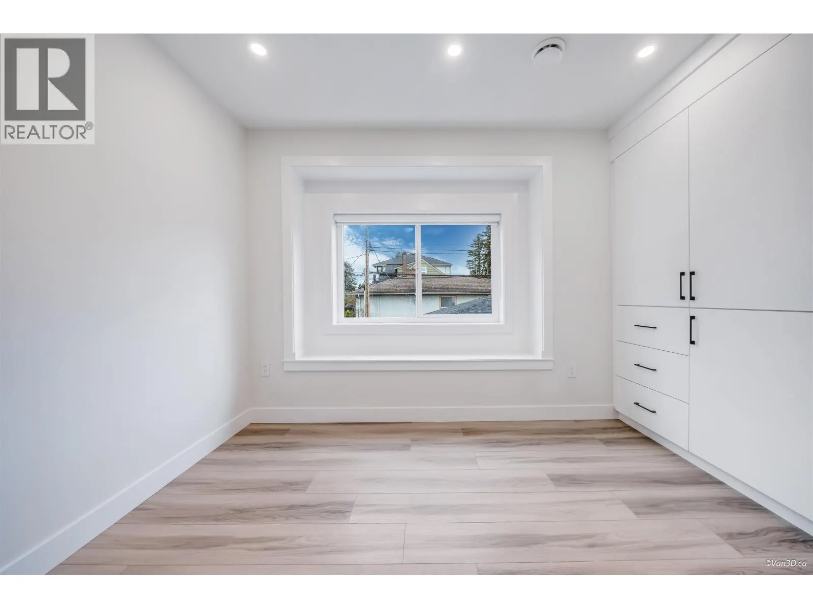 4318 NANAIMO STREET