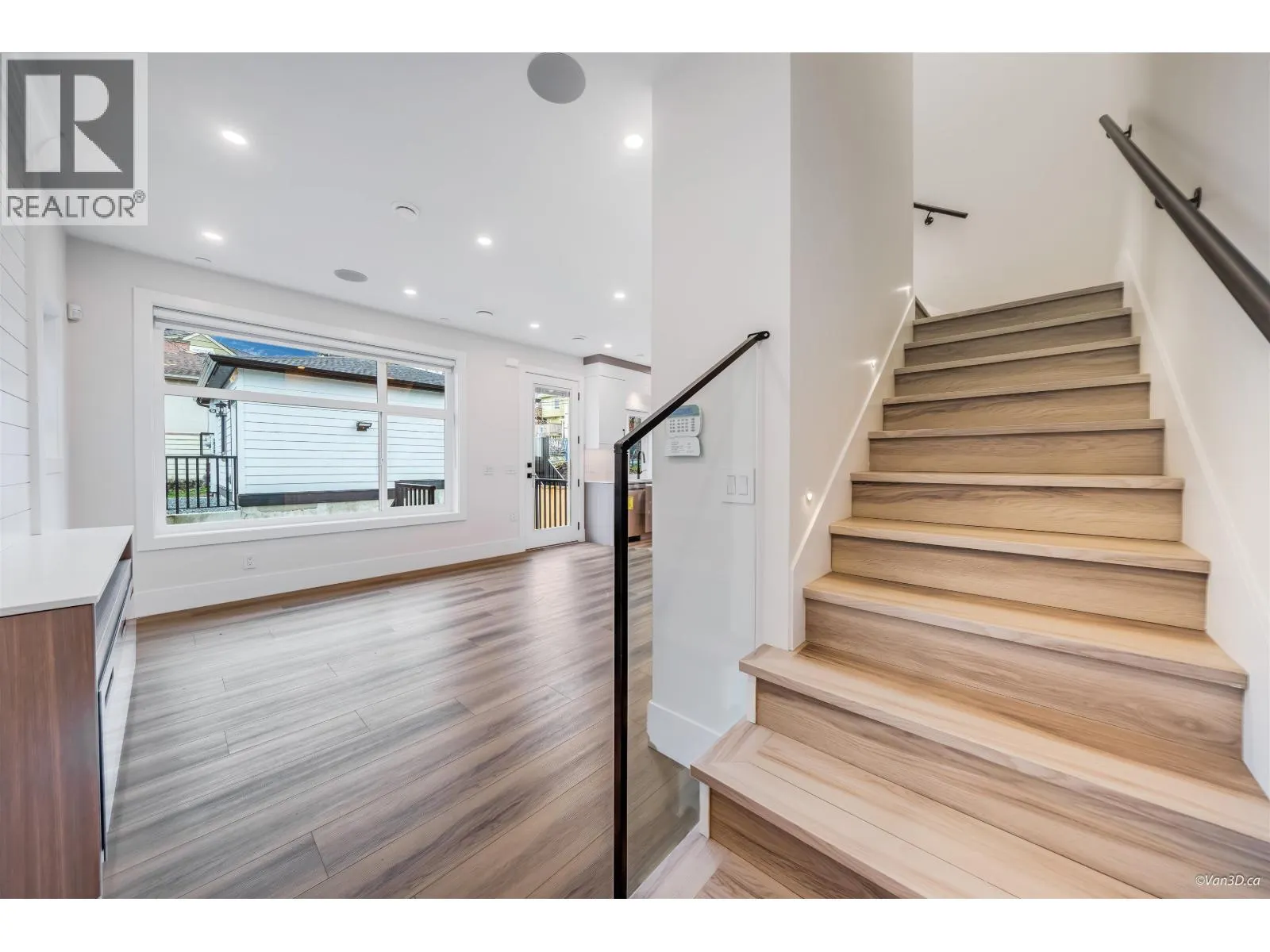 4318 NANAIMO STREET