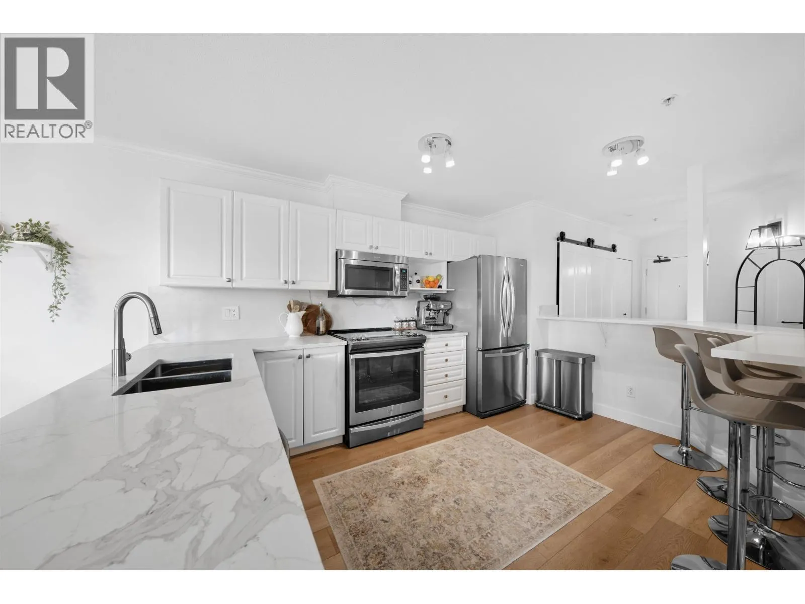 301 22230 NORTH AVENUE